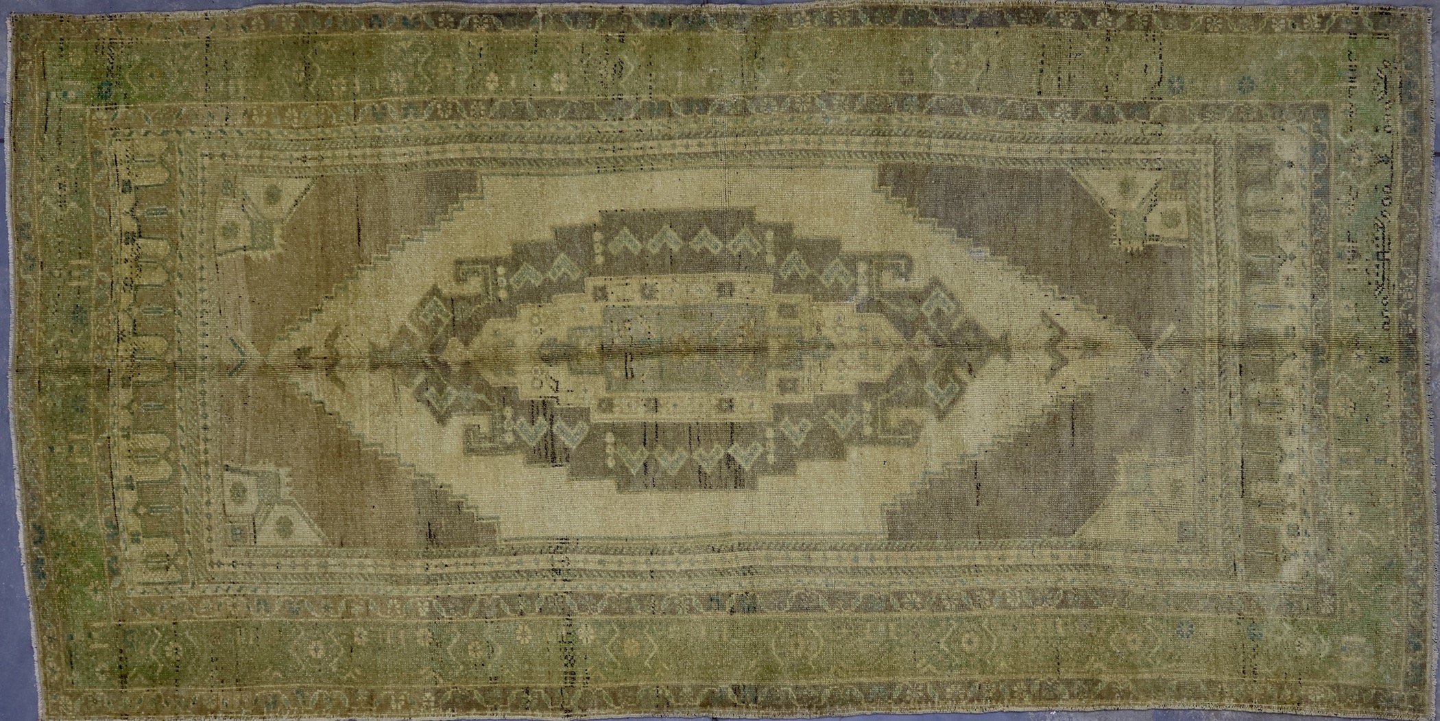 CR2214 RECLAIMED VINTAGE TURKISH TASPINAR RUG 4'9