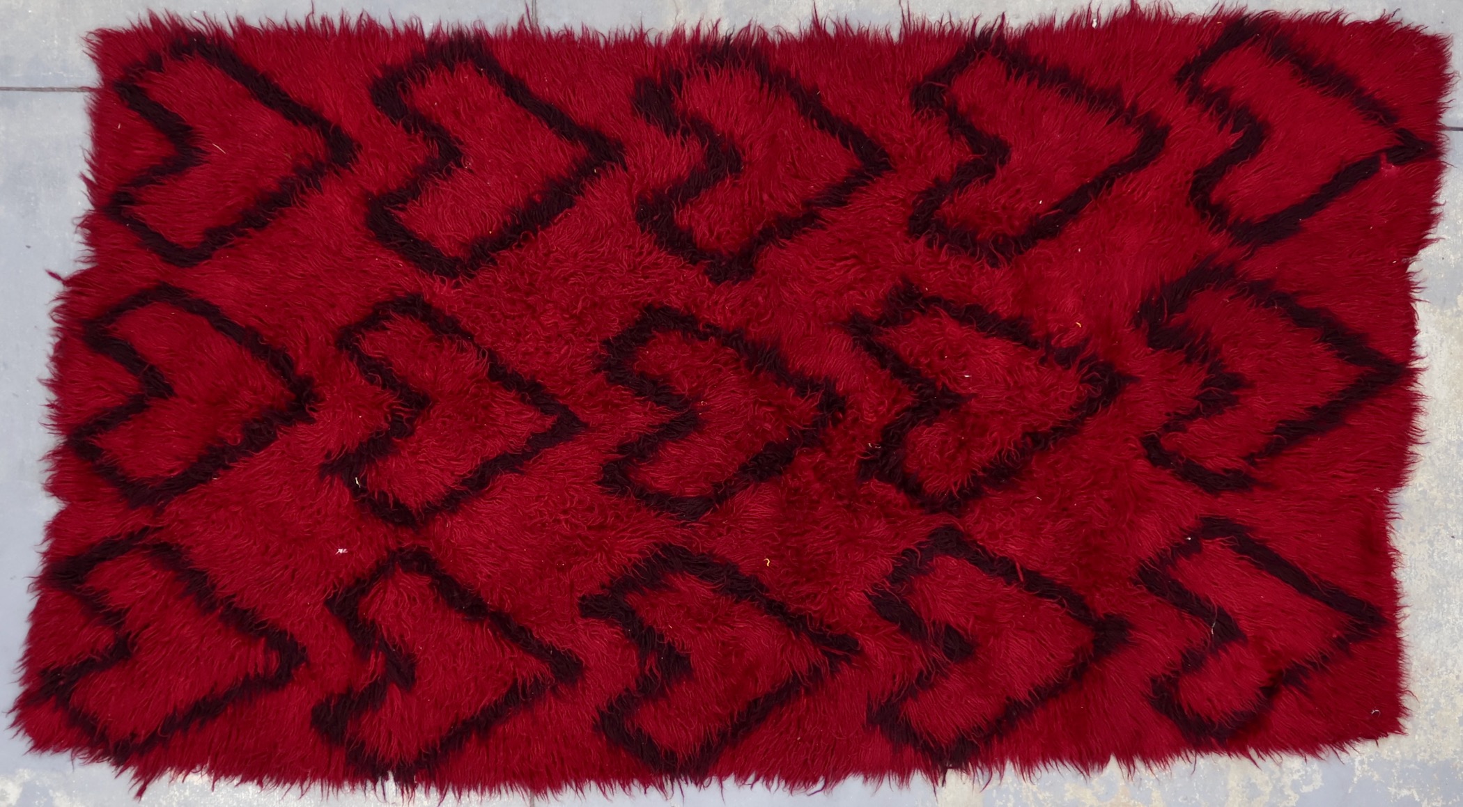 CR8637 VINTAGE ROMANIAN SHAG RUG 4'9