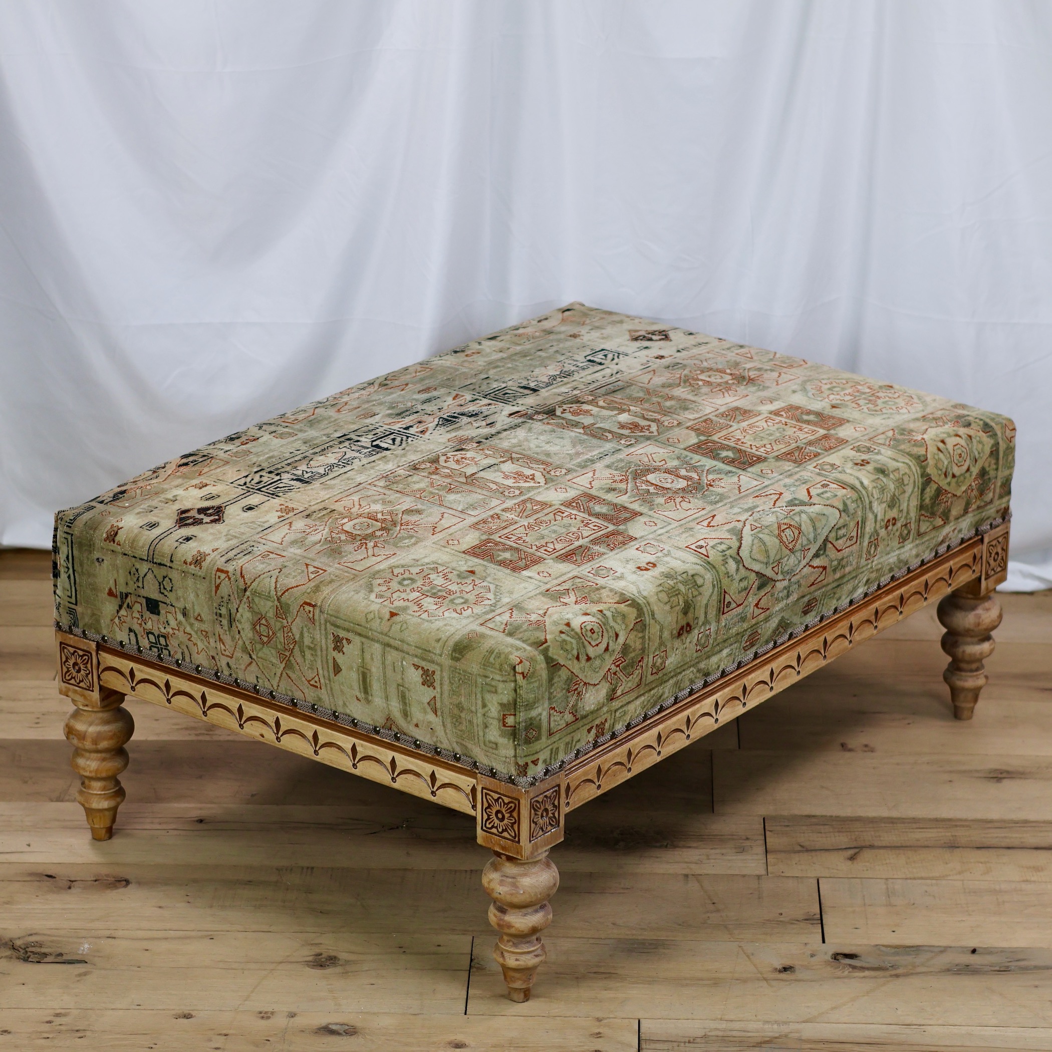TU29-1 UPHOLSTERED OTTOMAN