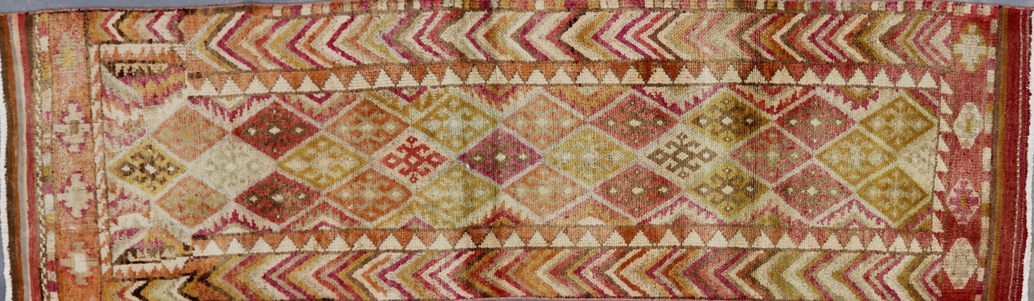 CR8477 VINTAGE 1960s KURDISH HERKI RUNNER 2'8