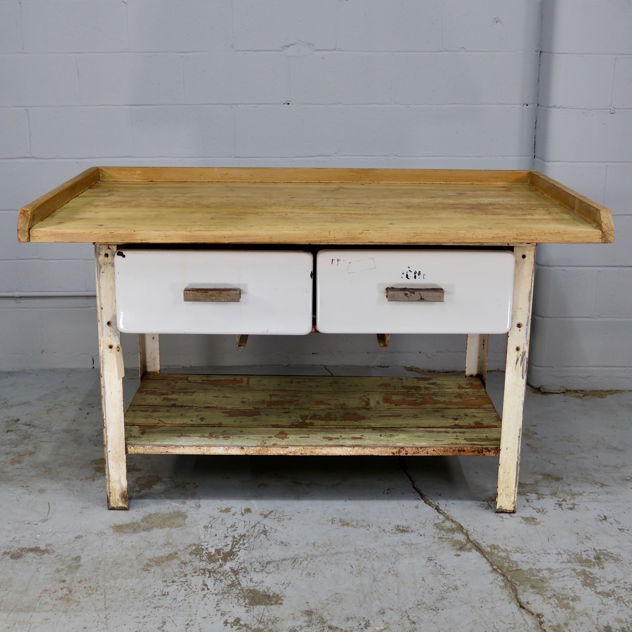 TB276 WHITE METAL COUNTER