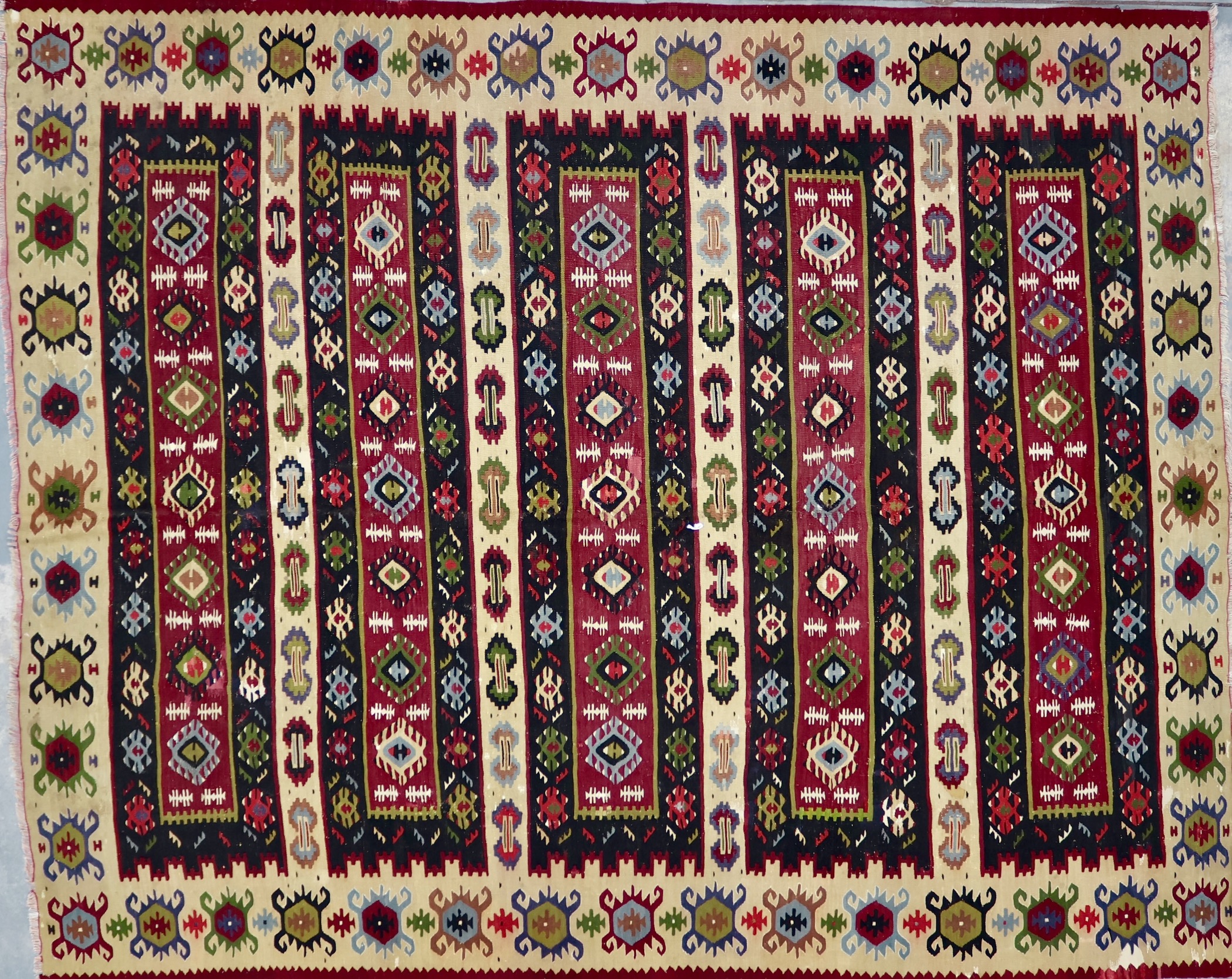TK335 VINTAGE 1980s BULGARIAN SHARKOY KILIM RUG 6'9