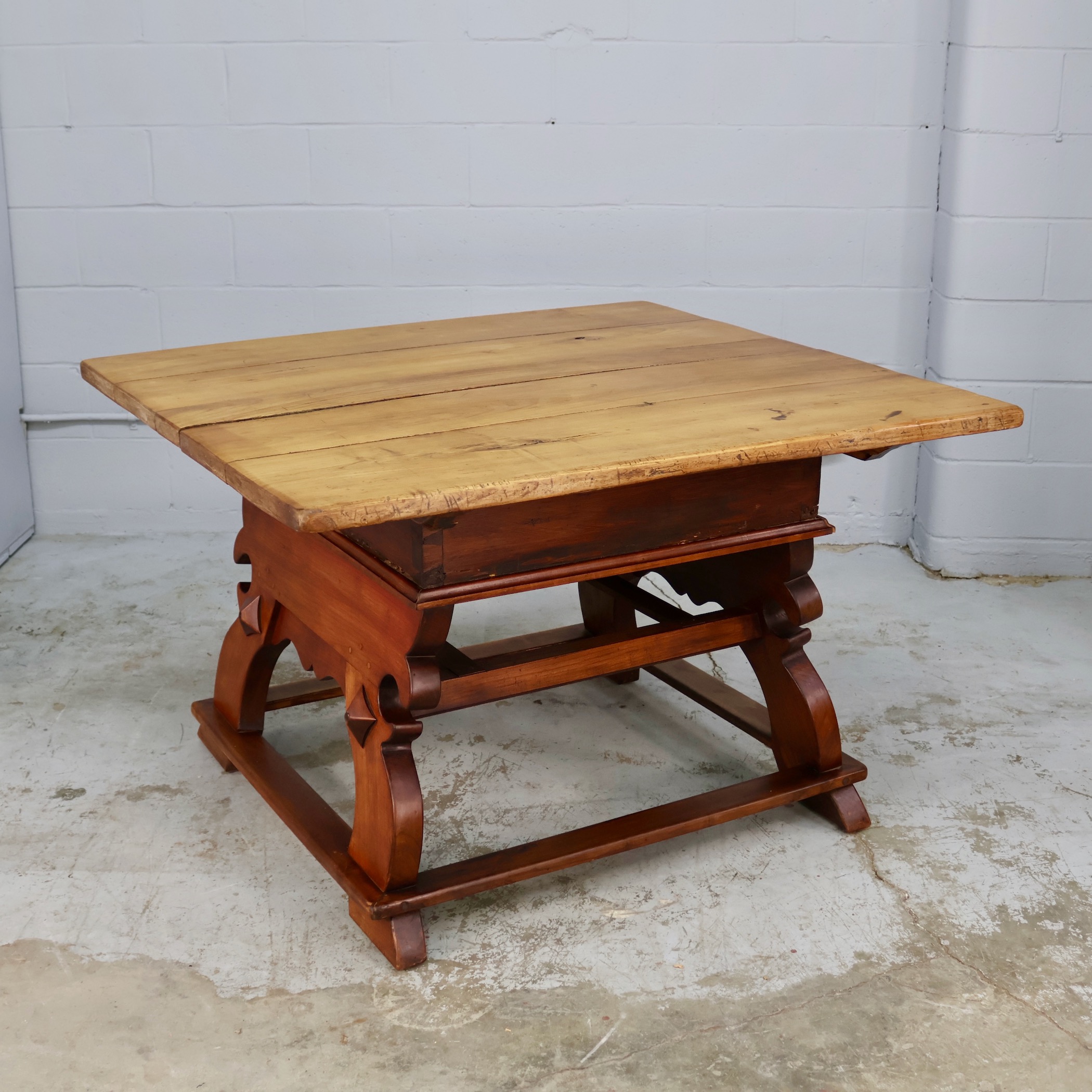 TB072 WOOD PAY TABLE WITH SLIDING TOP