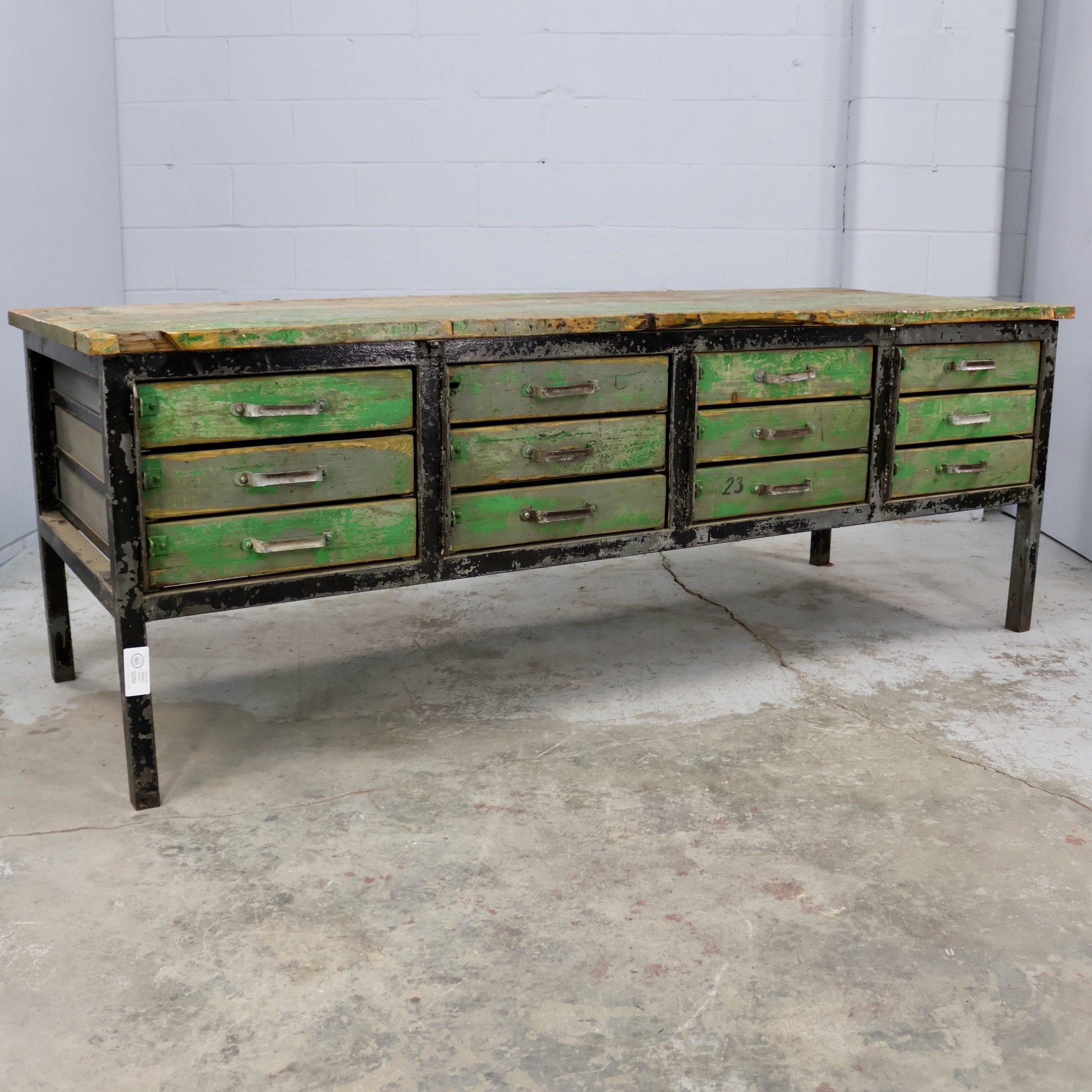 CB219 LARGE WORKBENCH WITH TWELVE DRAWERS