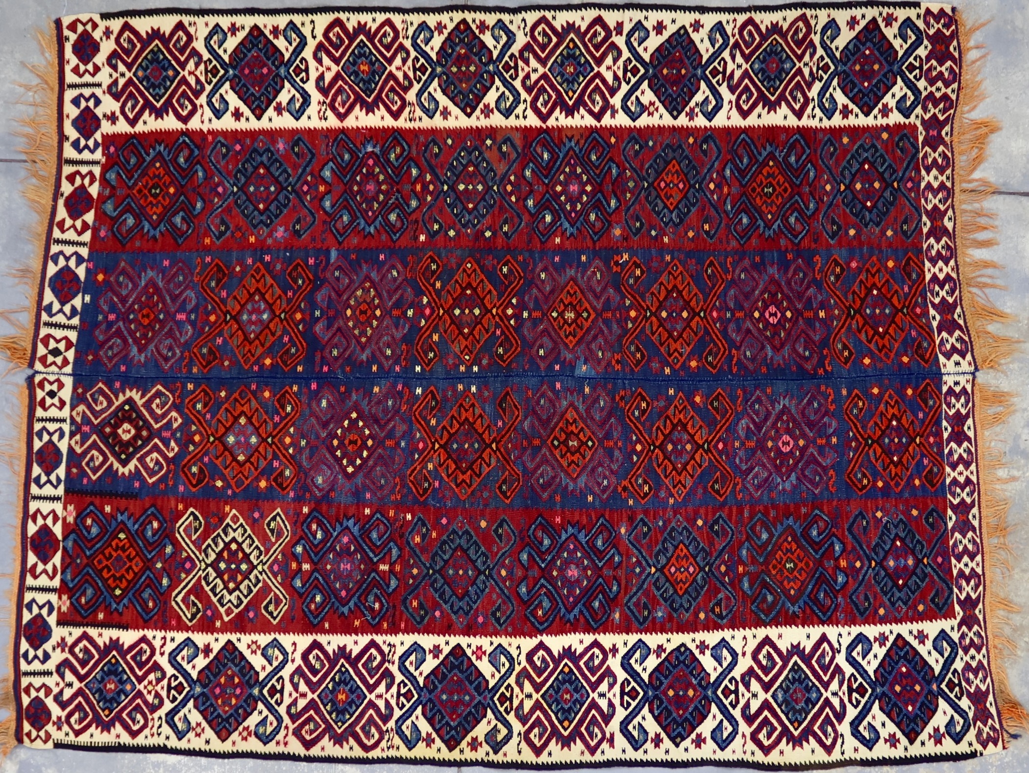 KL5103 VINTAGE 1970s KURDISH VAN KILIM RUG 5'8