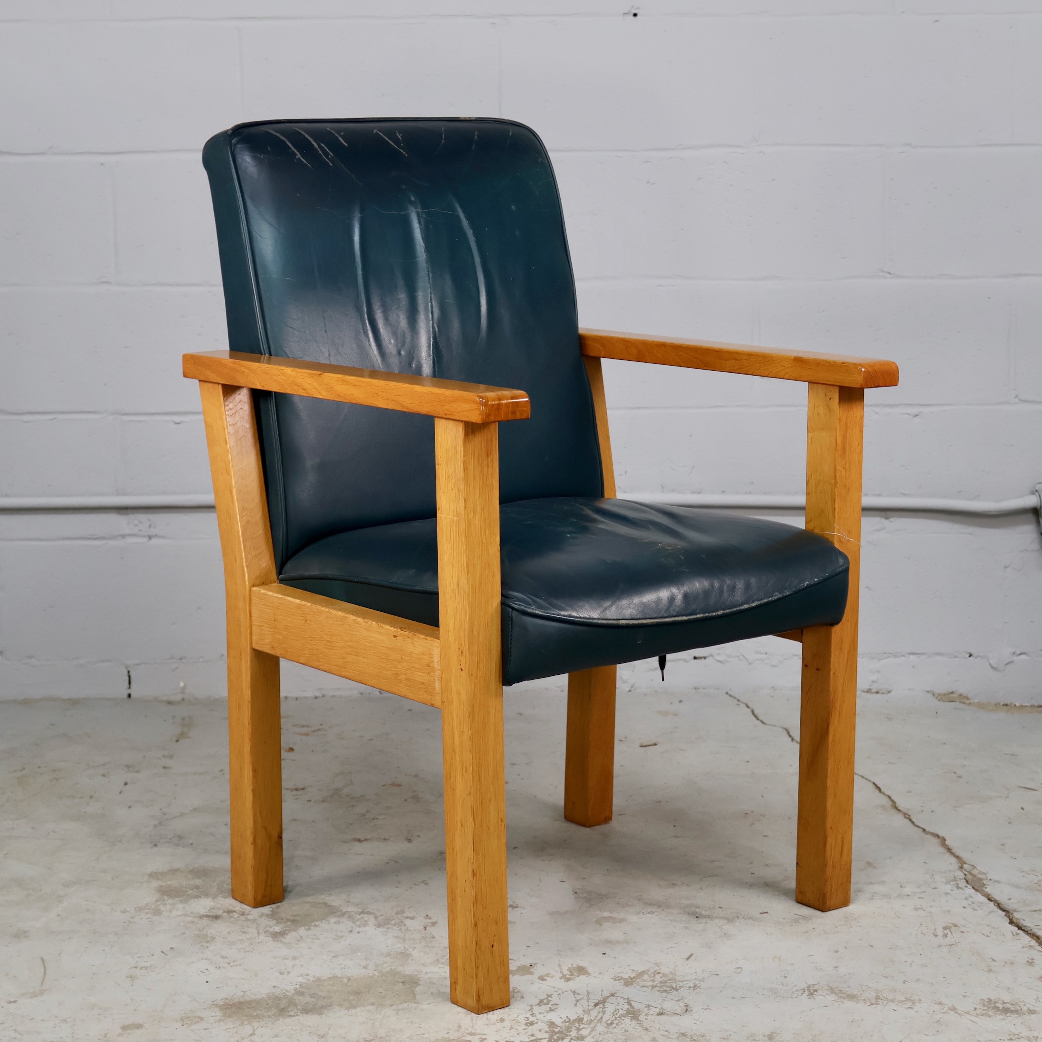 CHR110 LEATHER AND BEECHWOOD ARMCHAIR (SETS AVAILABLE)