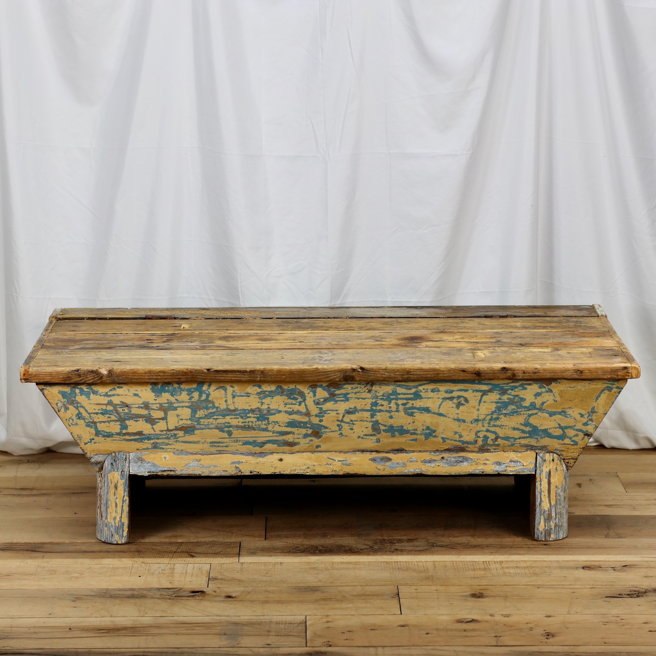TB538 DISTRESSED COFFEE TABLE