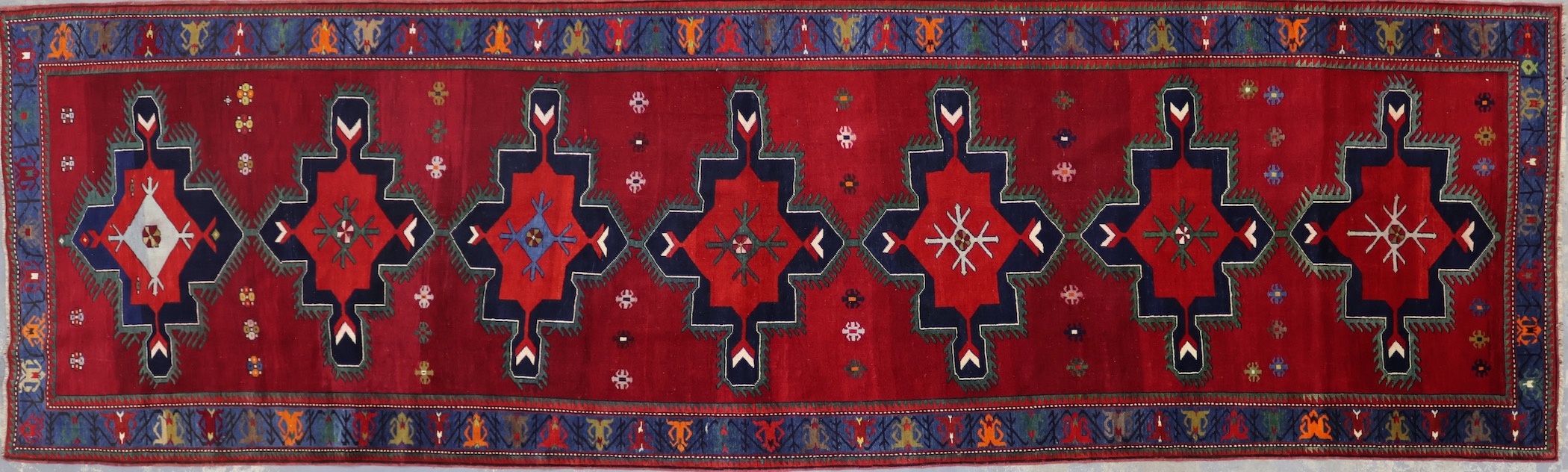 CR8126 VINTAGE 1950s CAUCASIAN KAZAK RUNNER 4'5