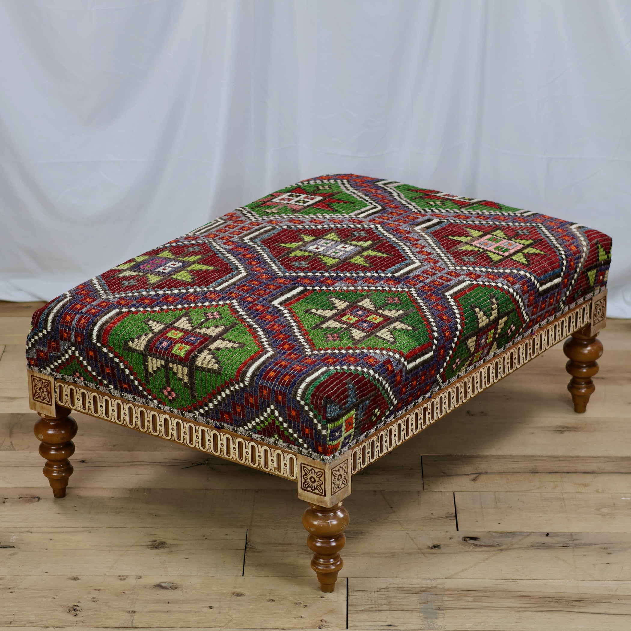 TU29-2 UPHOLSTERED OTTOMAN