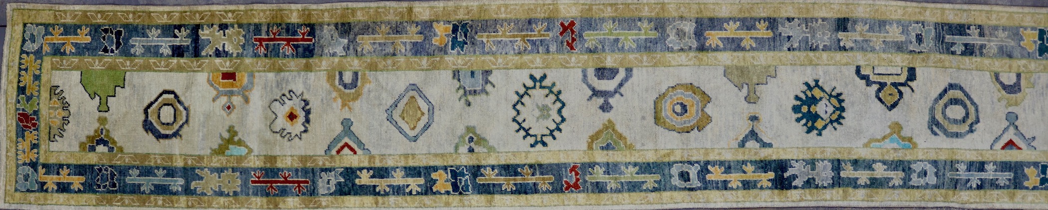 CR8219 NEW TURKISH OUSHAK RUNNER 3'3