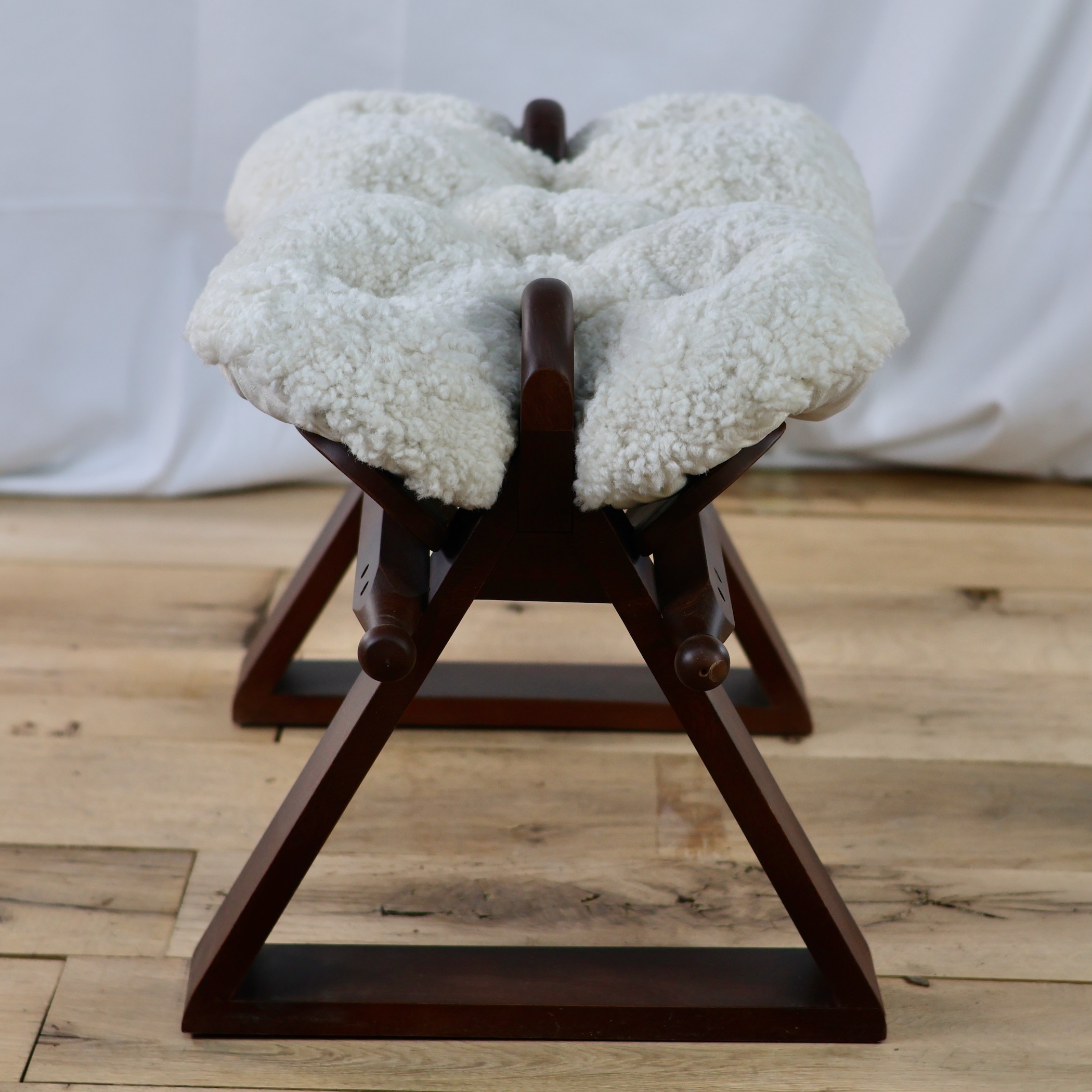 AC047 SADDLE POUFS