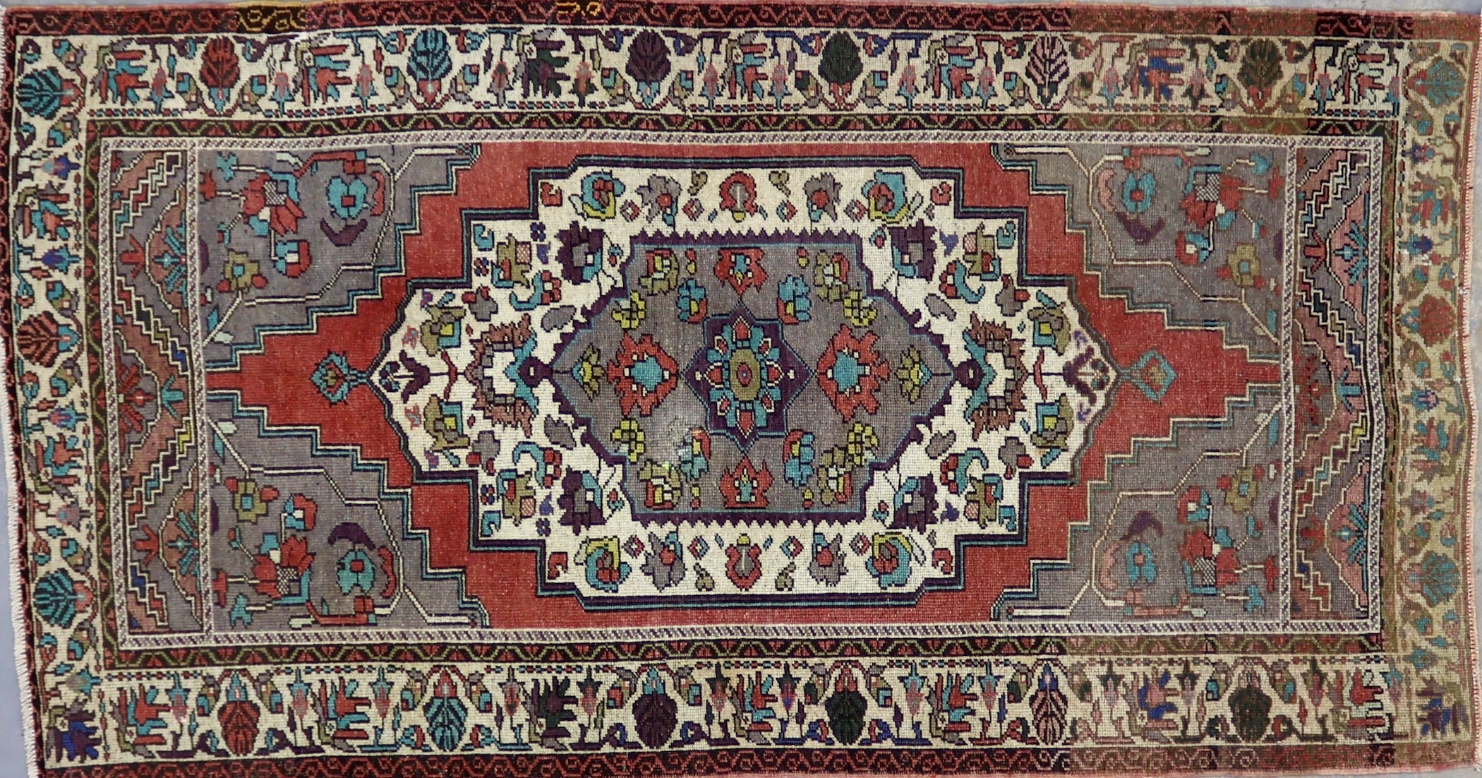 CR8163 VINTAGE 1970s TURKISH TASPINAR RUG 4'1