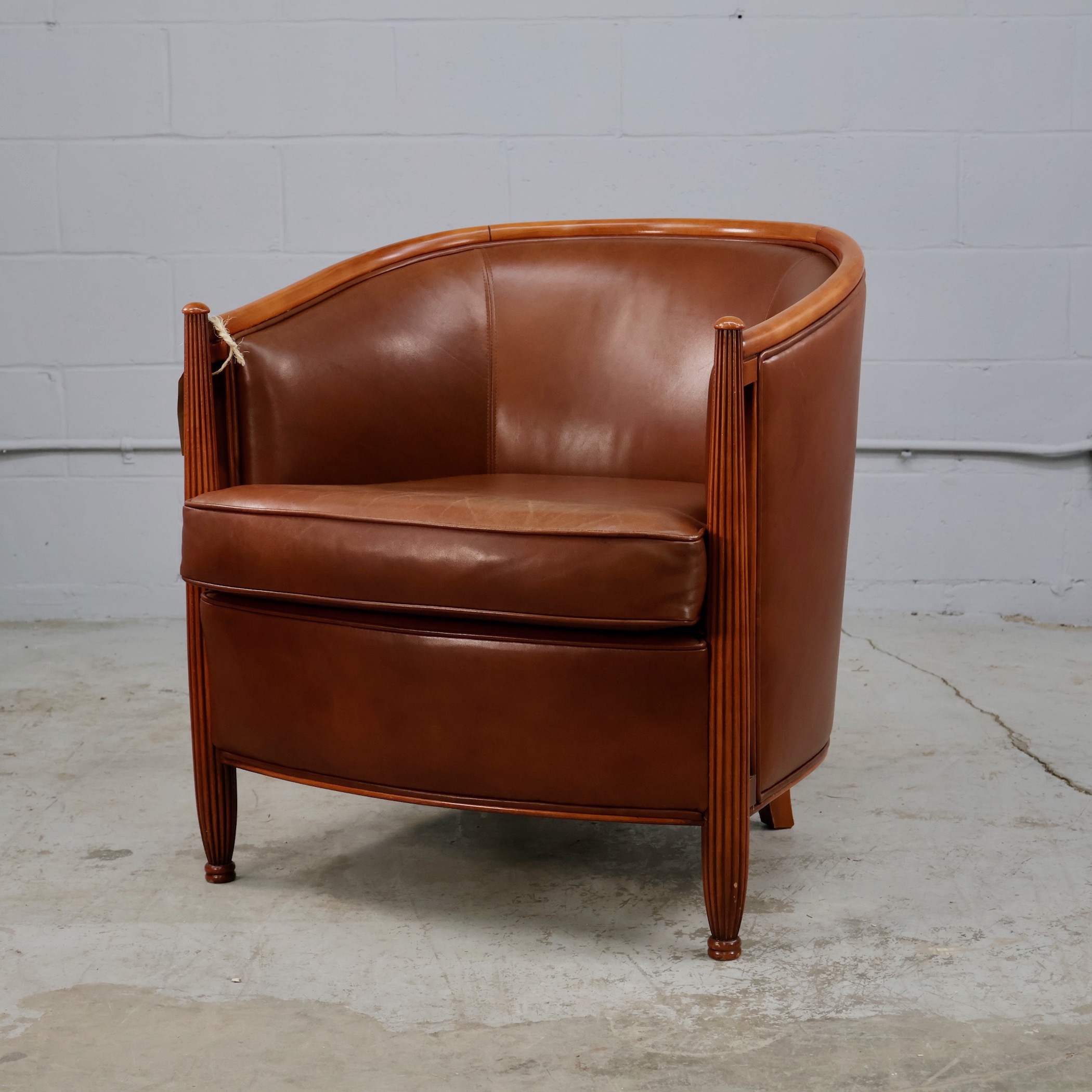 CHR475 LEATHER BARREL BACK CLUB CHAIR WITH WOOD FRAME