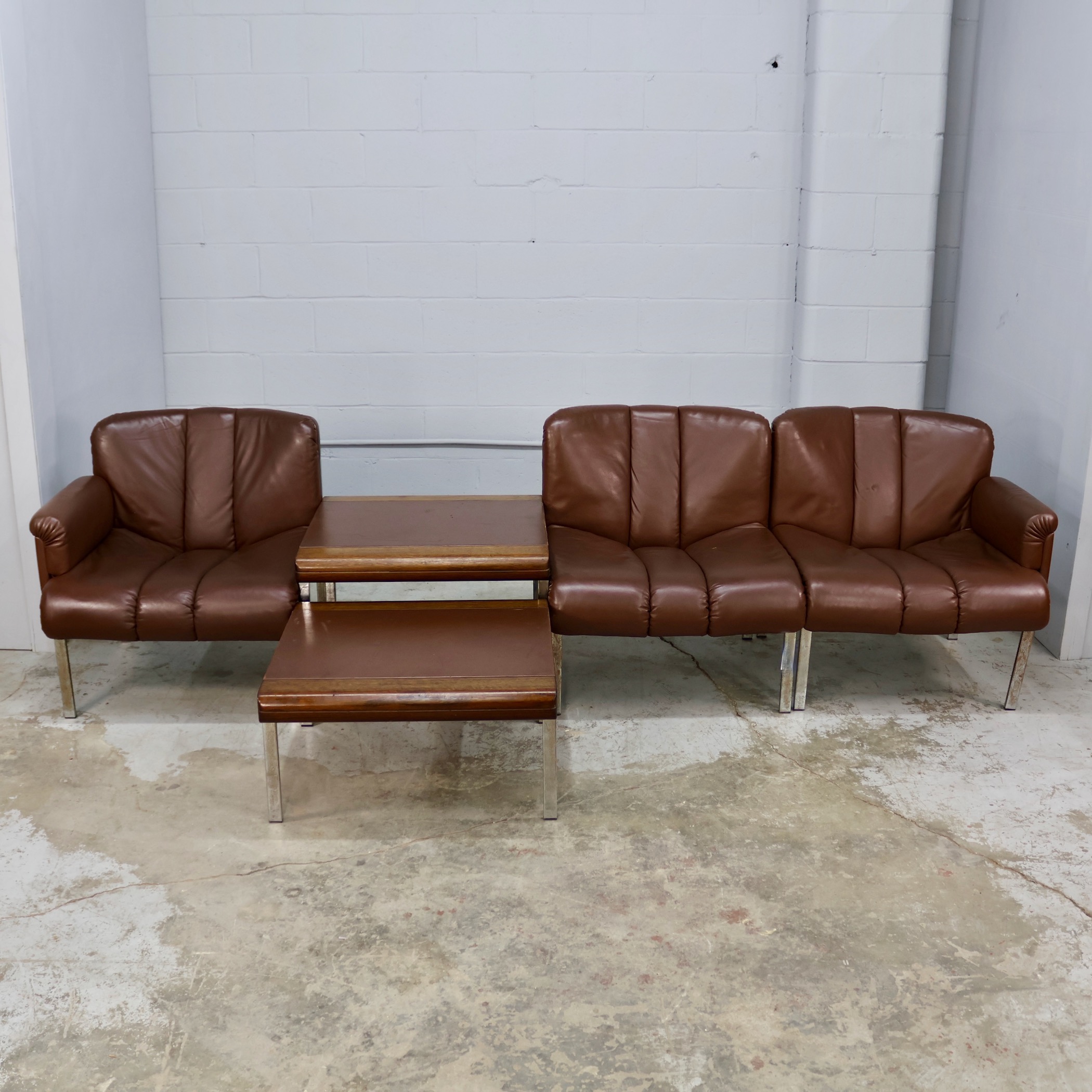 CHR669 LEATHER SECTIONAL CHAIRS WITH MATCHING TABLES
