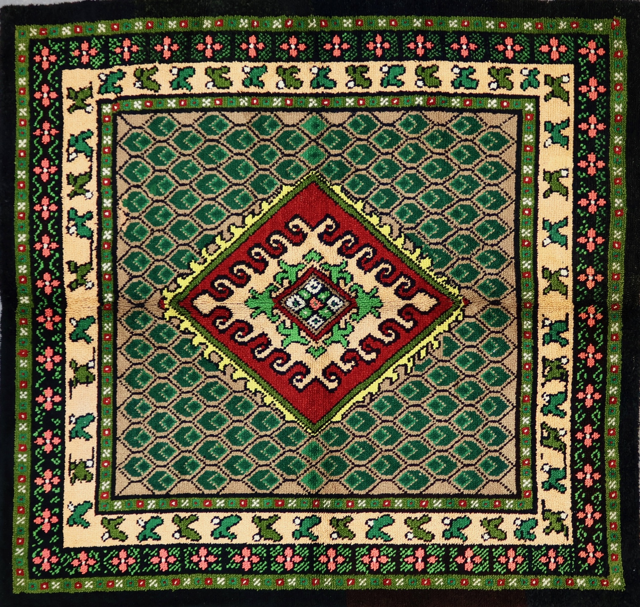 CR8615 VINTAGE 1980s EASTERN EUROPEAN RUG 6'10