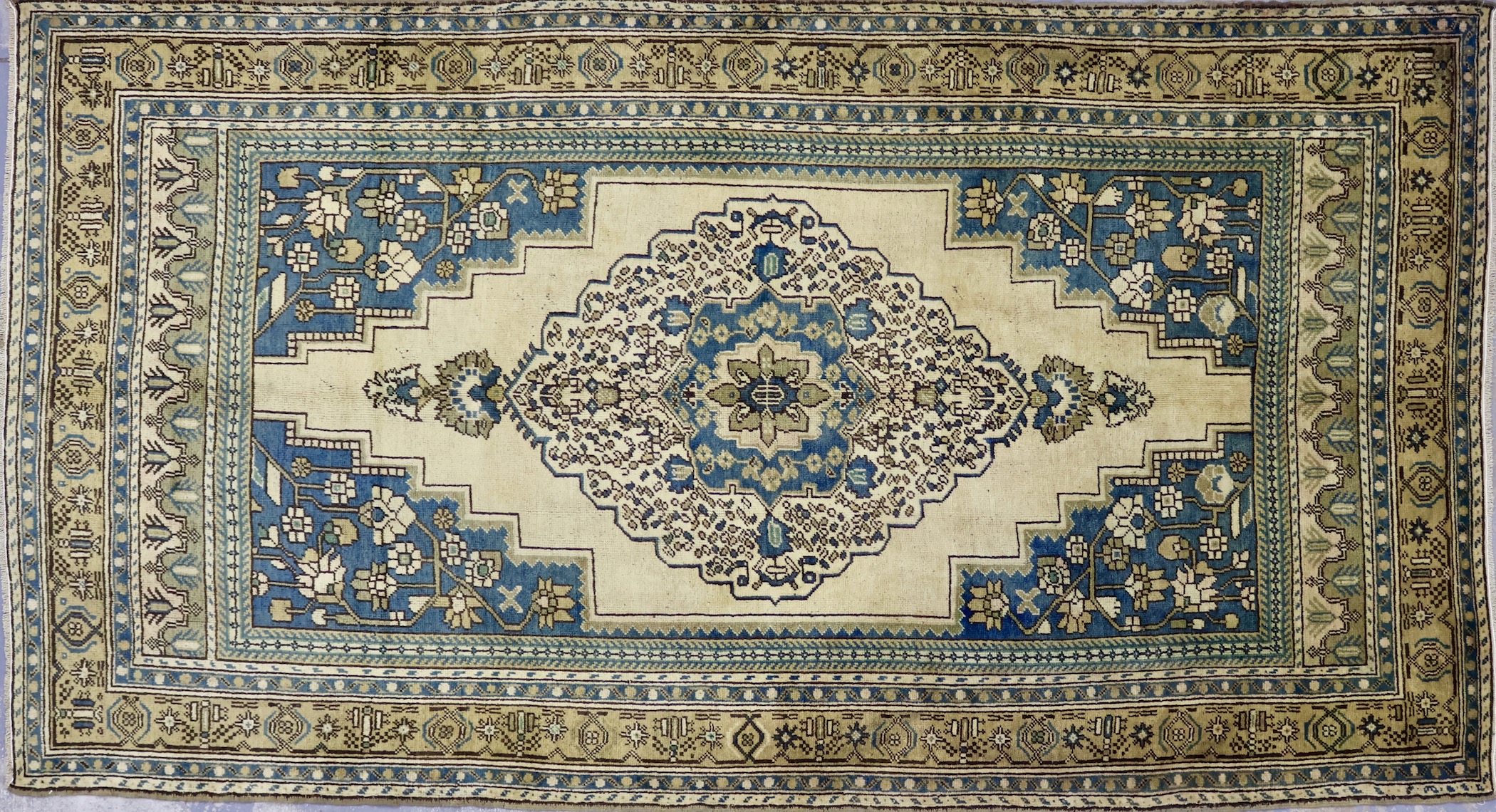 TH59 VINTAGE TURKISH TASPINAR RUG 5'1