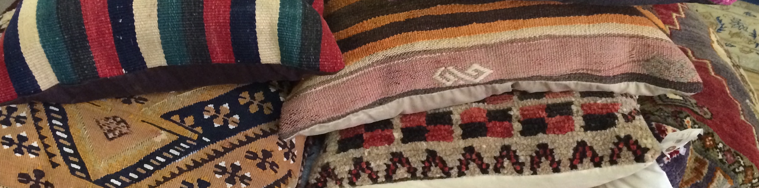 PILLOWS & TEXTILES