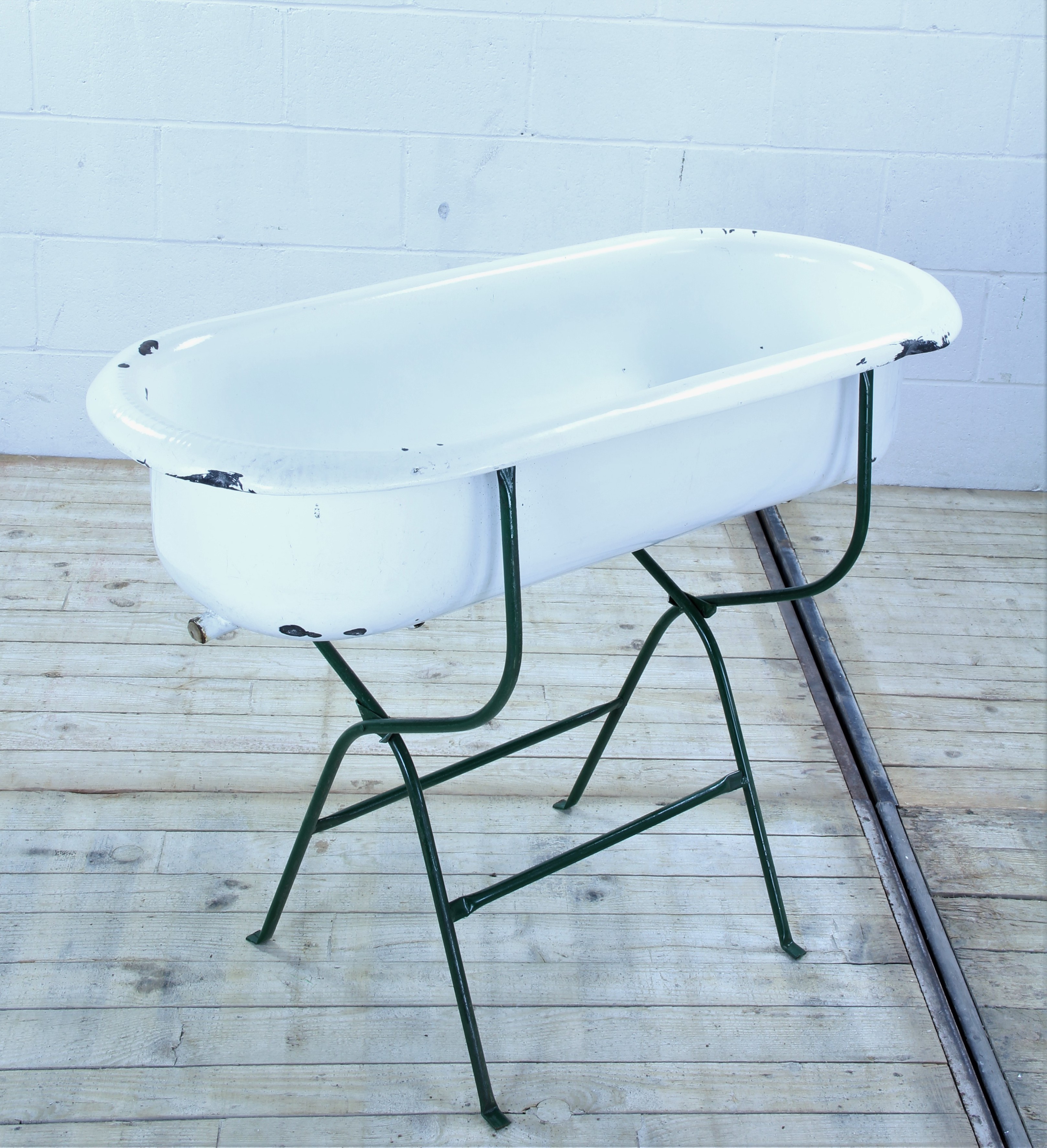 AC221 Hungarian Baby Tub