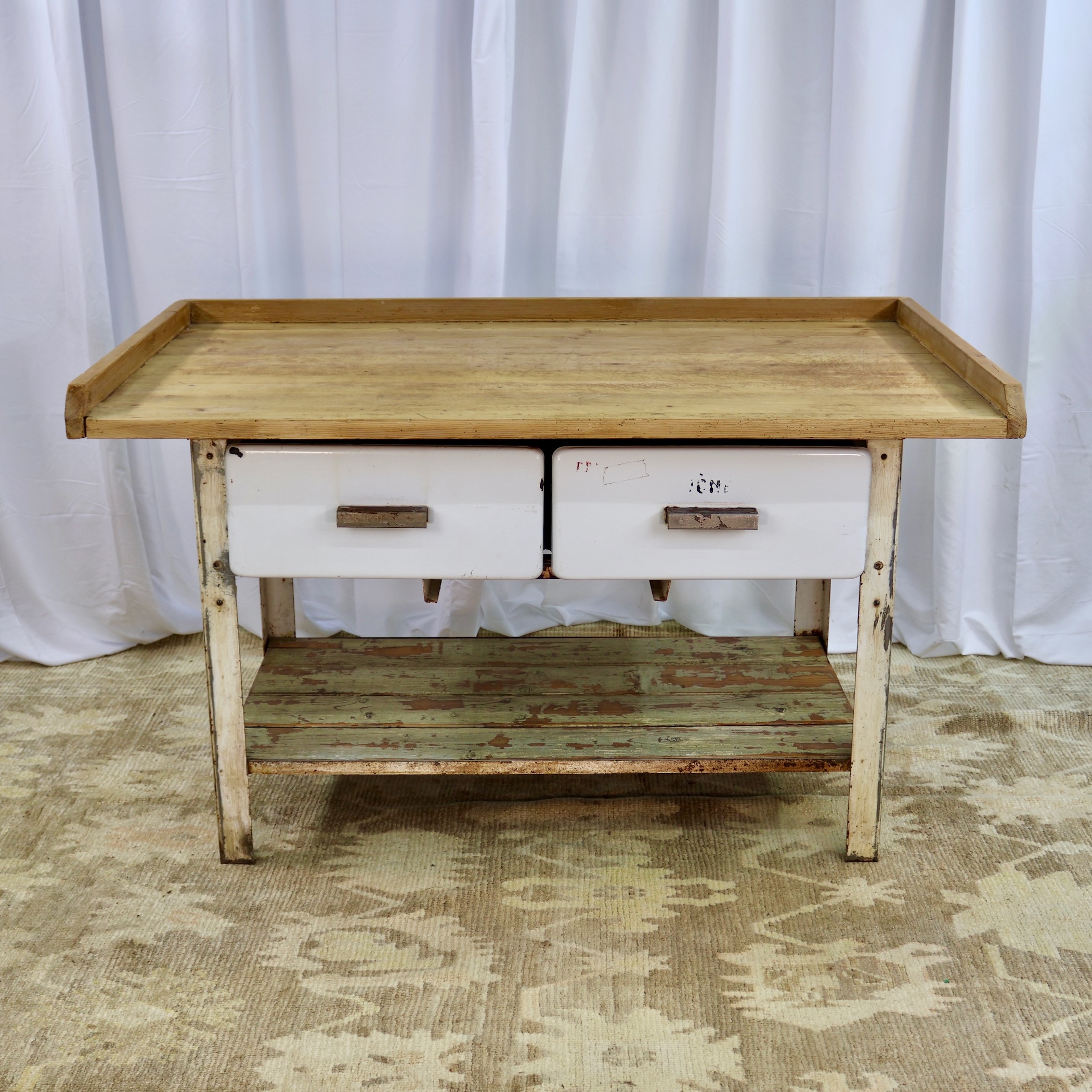 TB276 WHITE METAL COUNTER