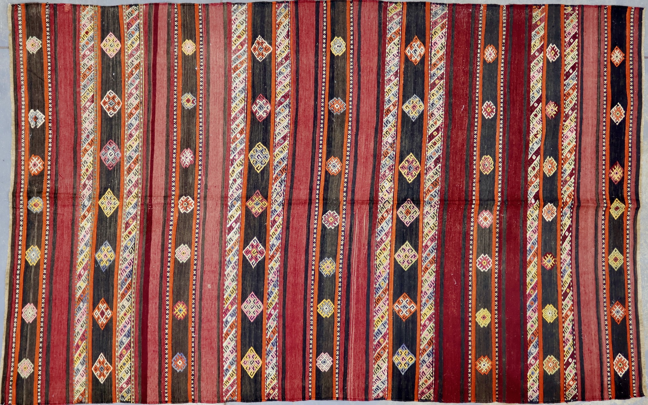 KL2262 VINTAGE TURKISH KILIM RUG 5'8