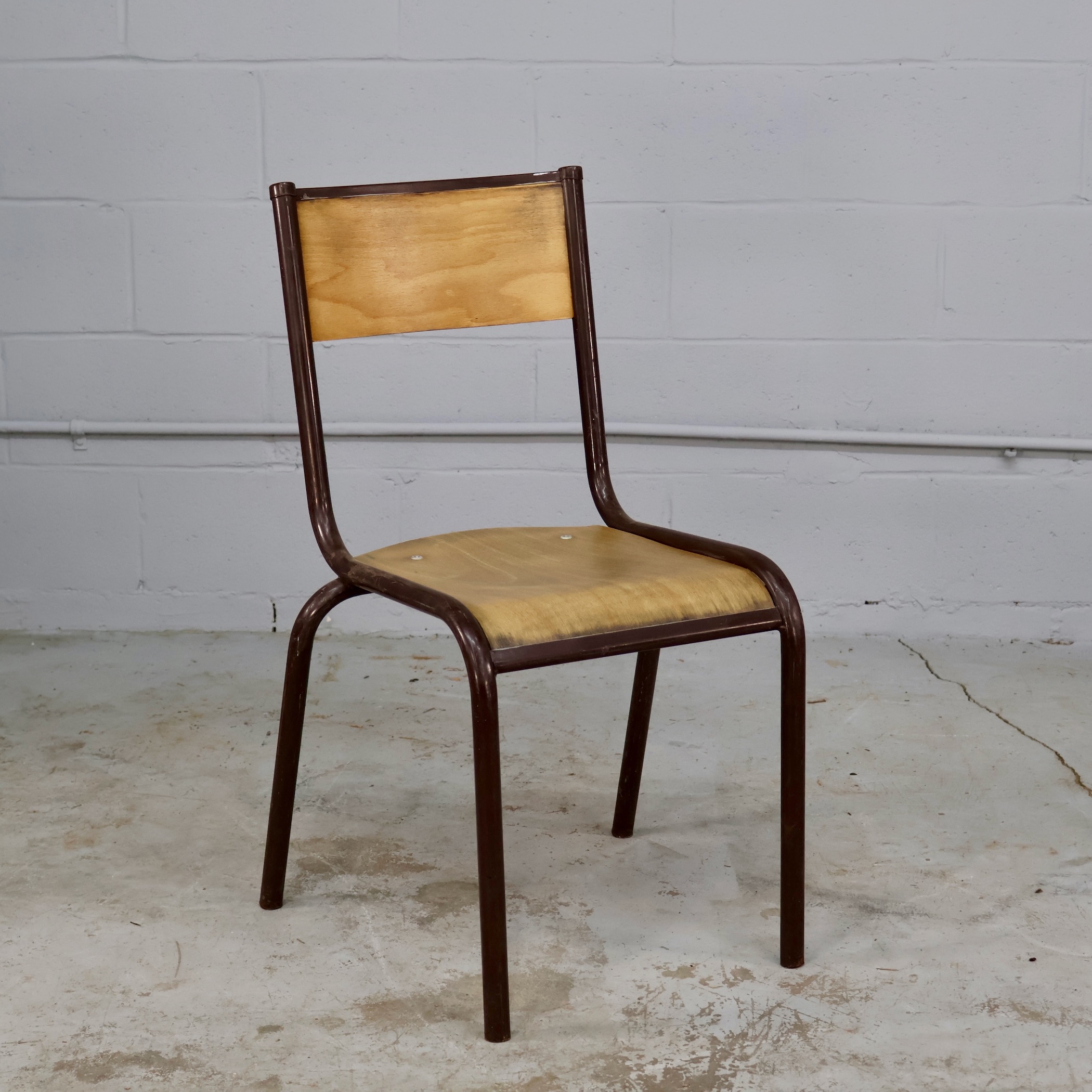 CHR31A BROWN FRAMED MULLCA CHAIR