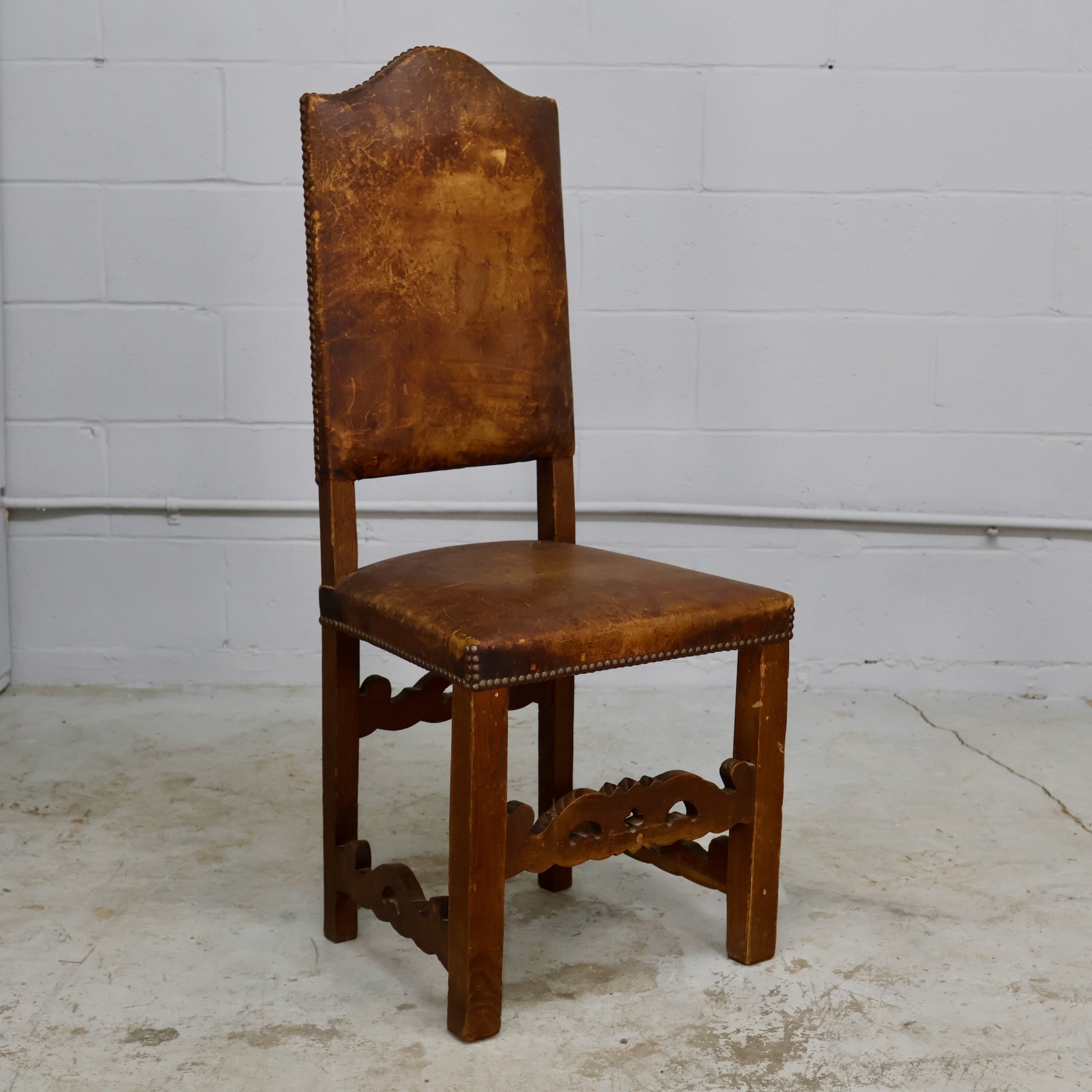 CHR104 PROVINCIAL STYLE LEATHER CHAIR