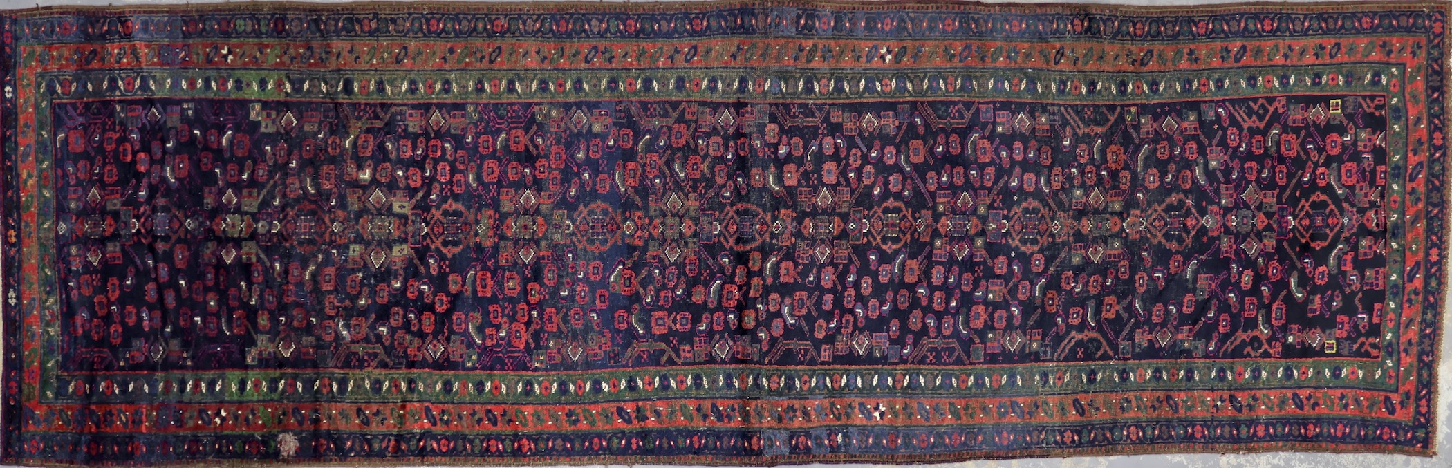 HR332 VINTAGE 1940s KURDISH RUNNER 4'7