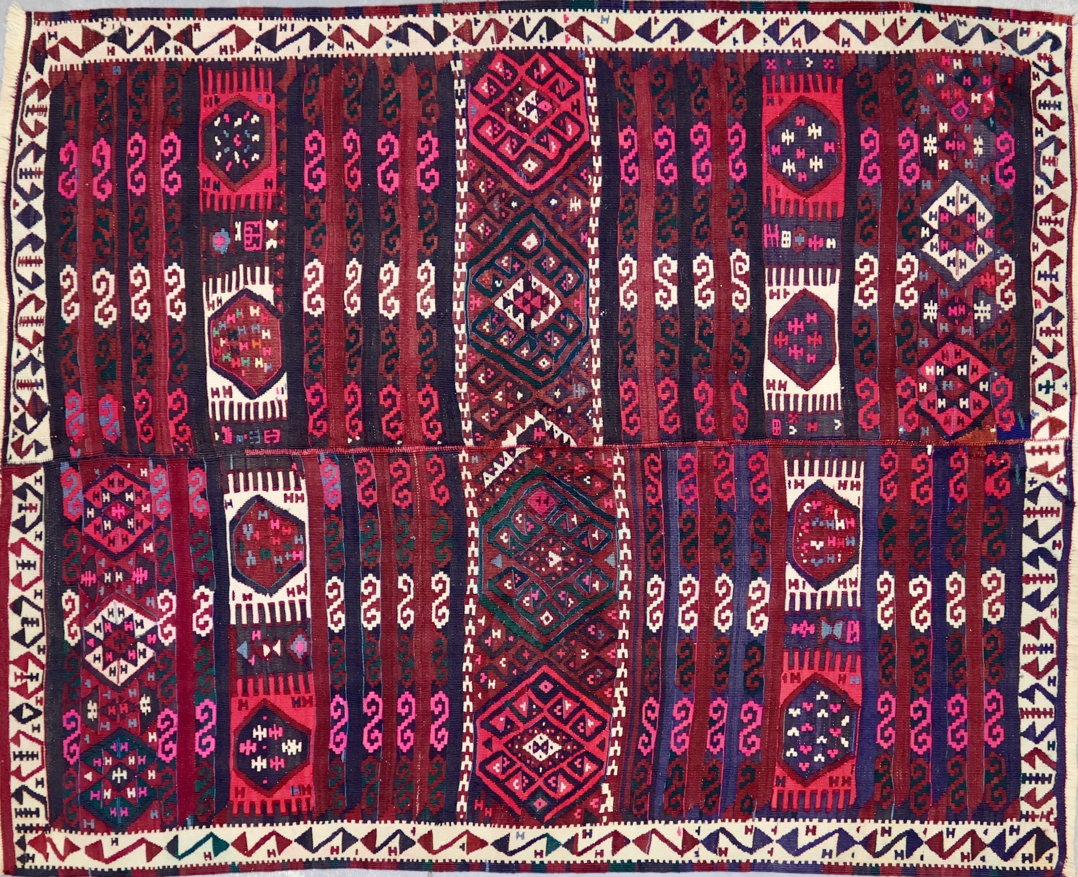 KL4013 VINTAGE 1970s KURDISH HERKI KILIM RUG 5'2