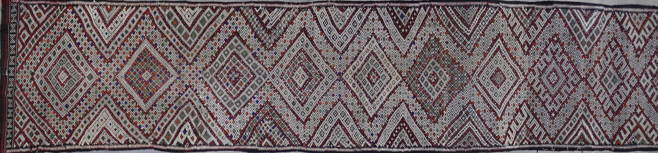 KL5456 VINTAGE 1990s MOROCCAN BERBER RUNNER 3'8