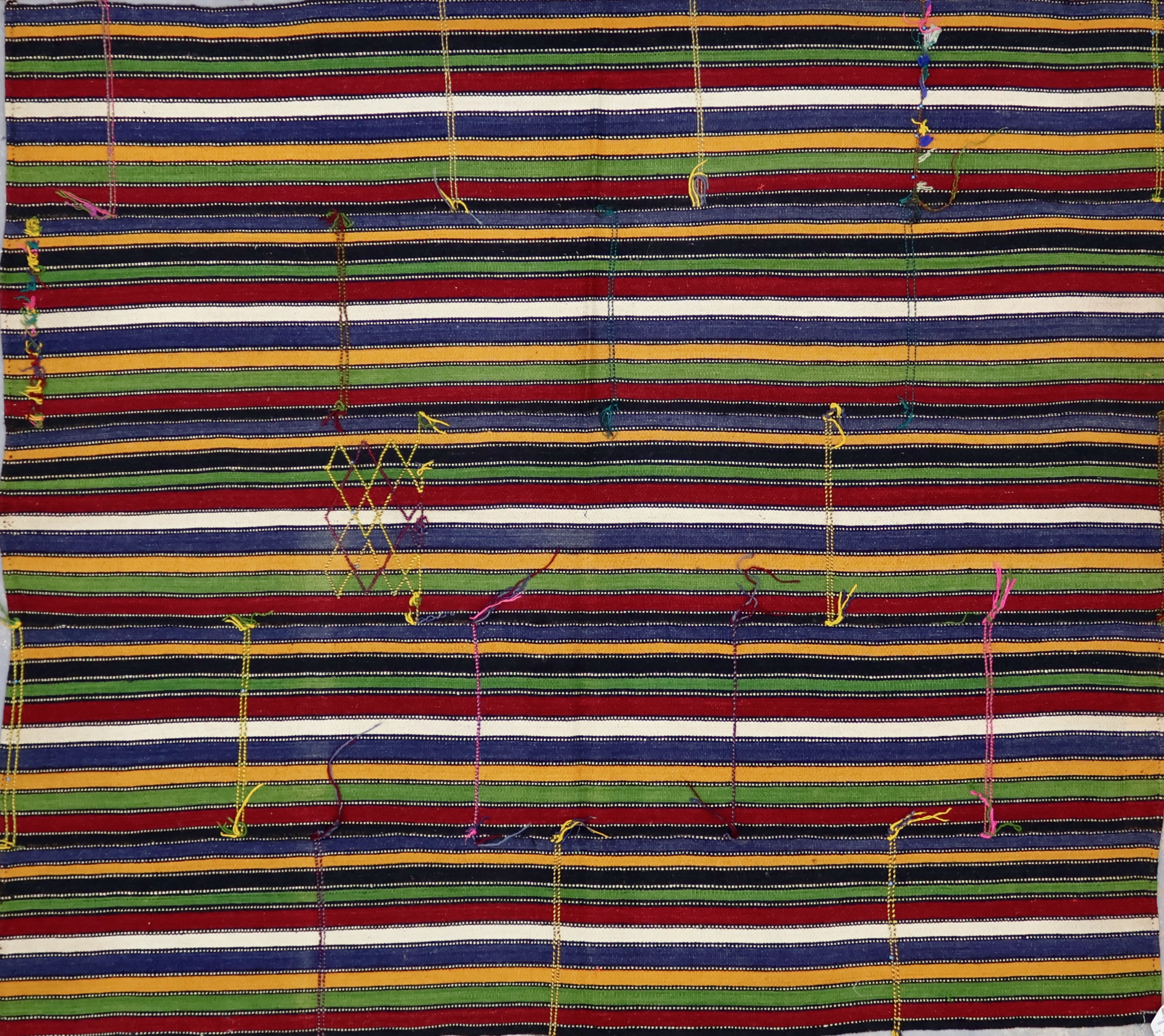 T1842 VINTAGE 1960s TURKISH SOFRA KILIM RUG 5'5