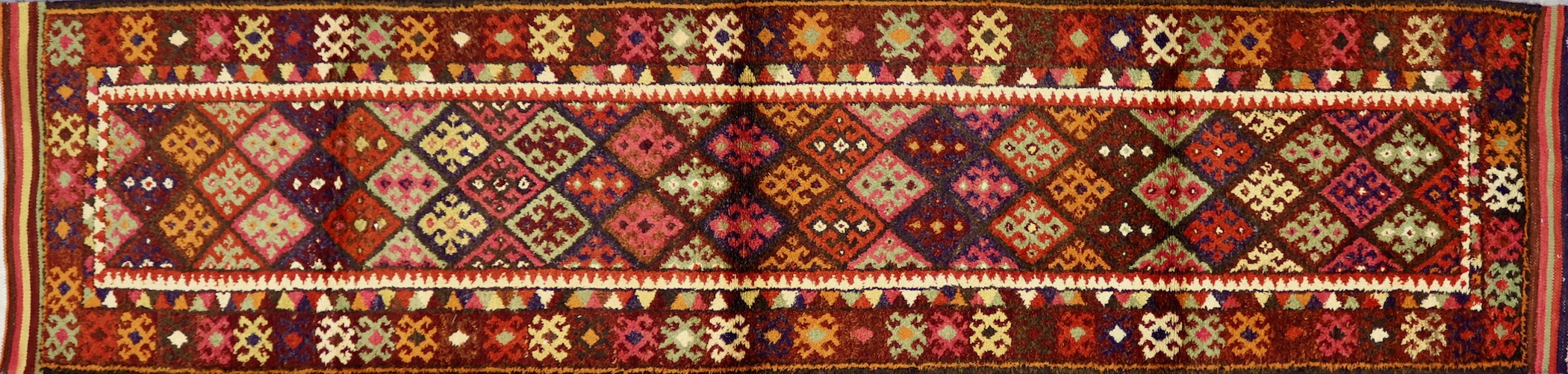 CR7114 VINTAGE 1960s KURDISH HERKI RUNNER 2'10