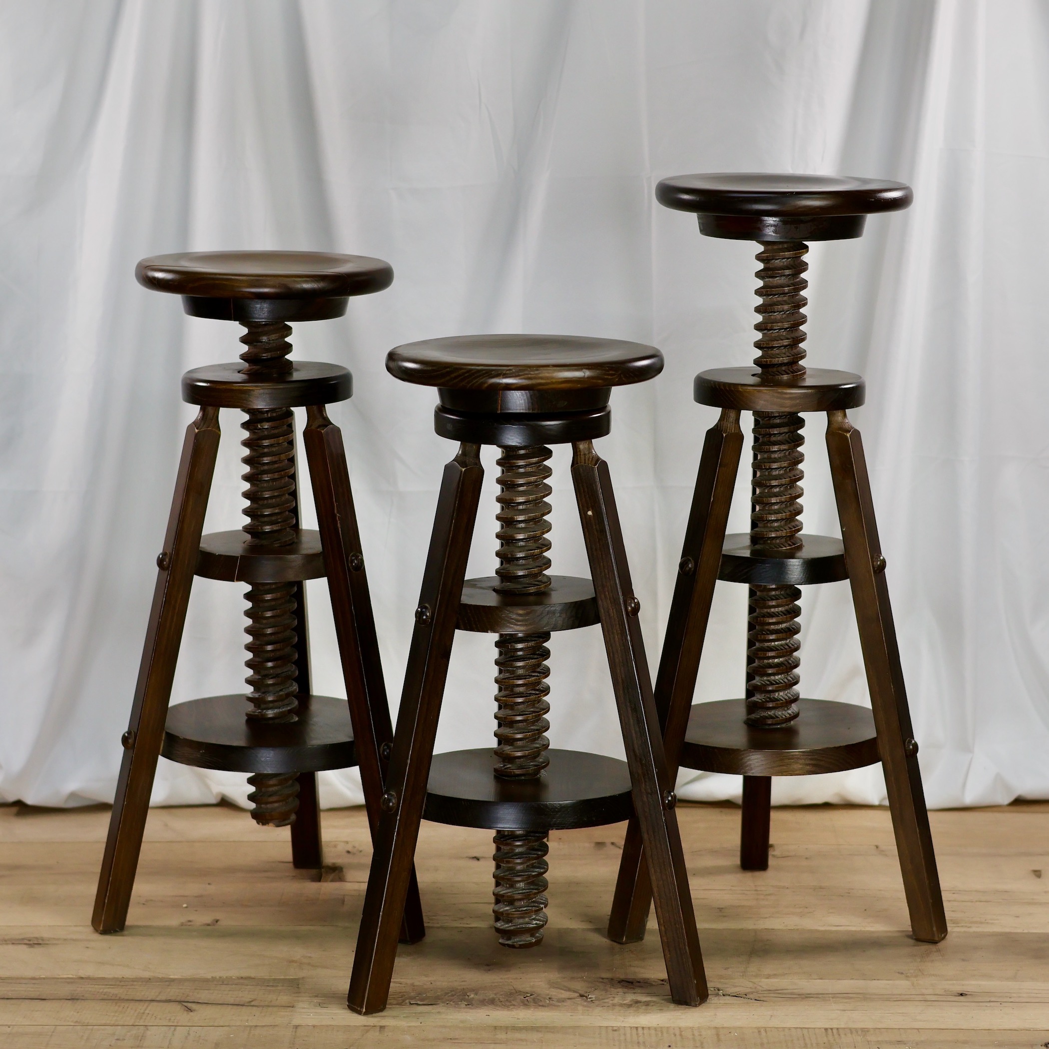 CHR629 HEIGHT-ADJUSTABLE POTTER'S STOOL