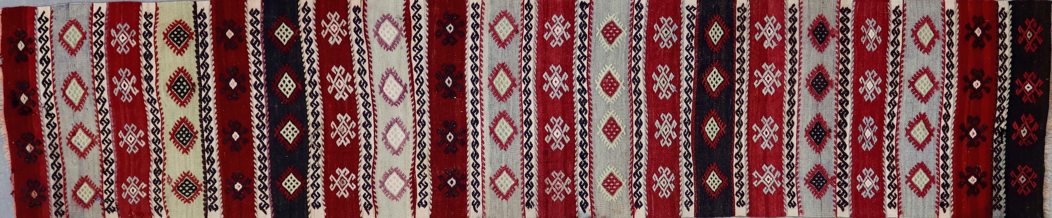 KR1449 VINTAGE 1980s TURKISH ANTEP RUNNER 2'2