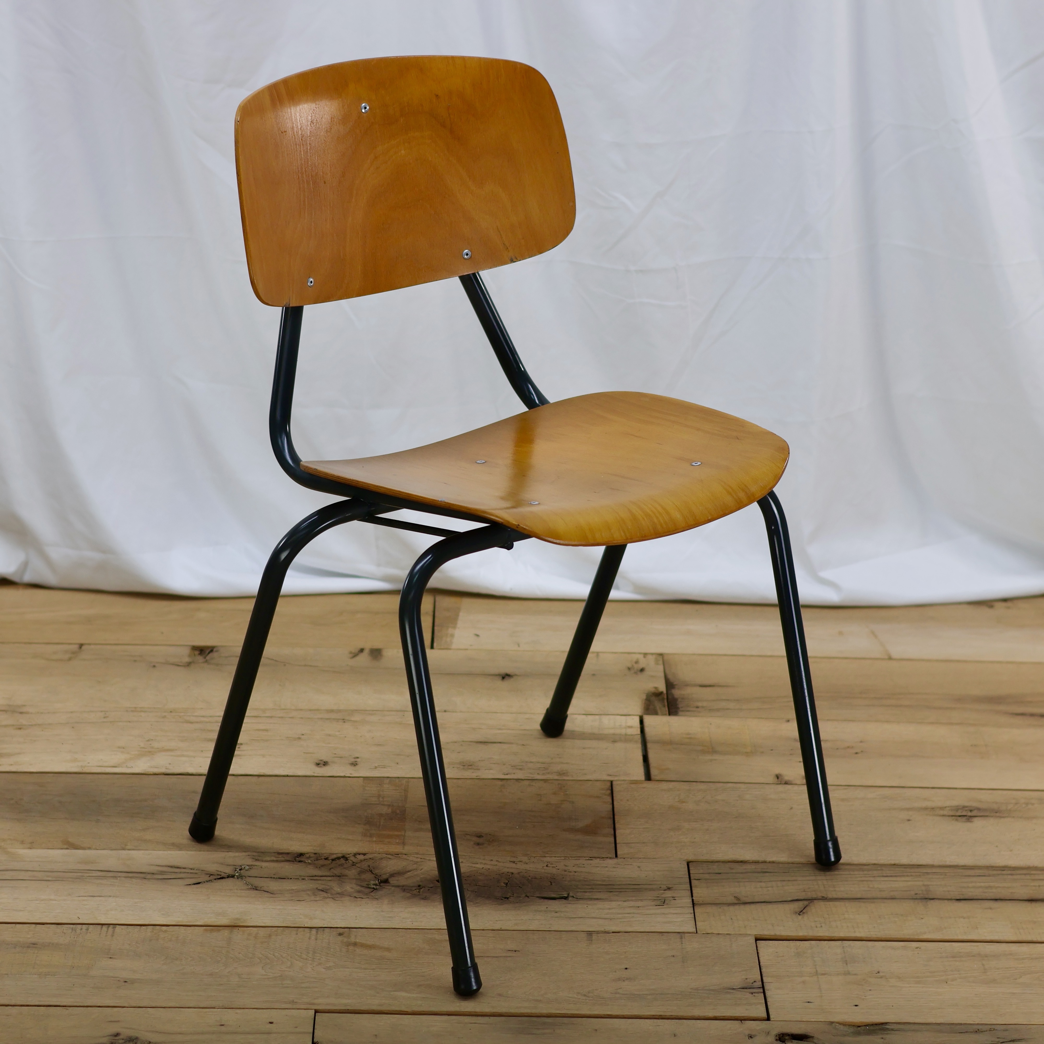 CHR225 MID-CENTURY GERMAN STACKING CHAIR WITH METAL FRAME