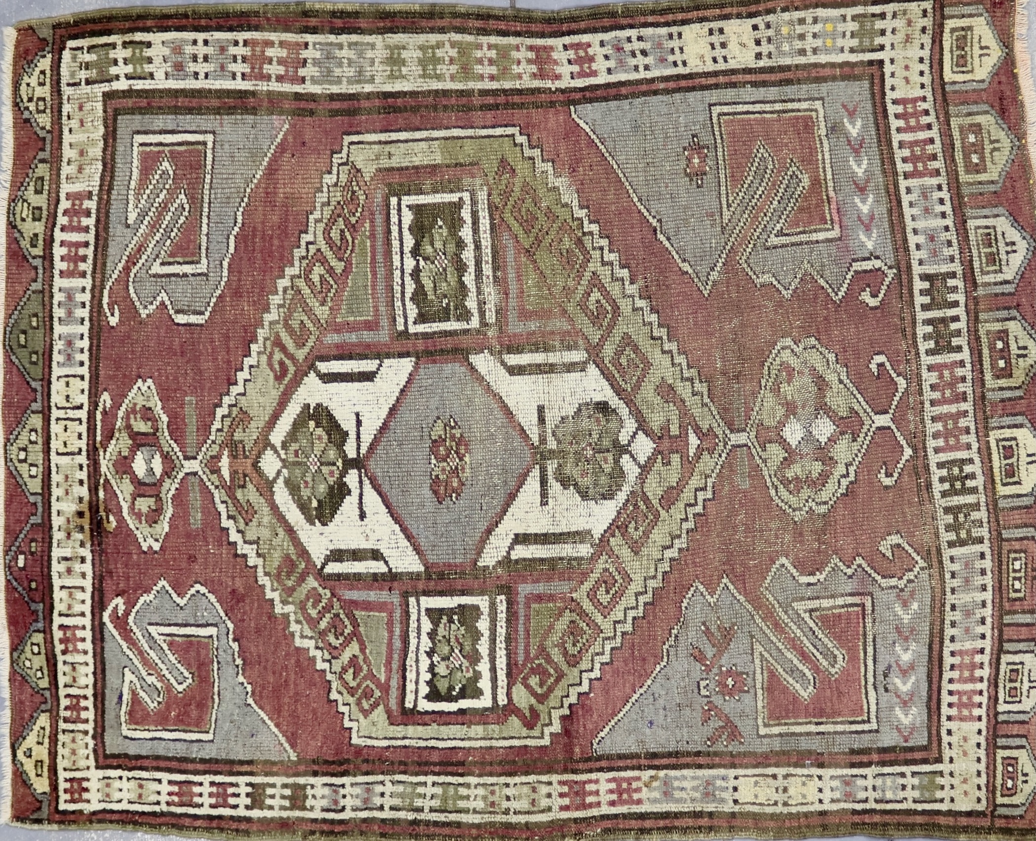 CR3131 VINTAGE 1970s TURKISH KARAPINAR RUG 4'3