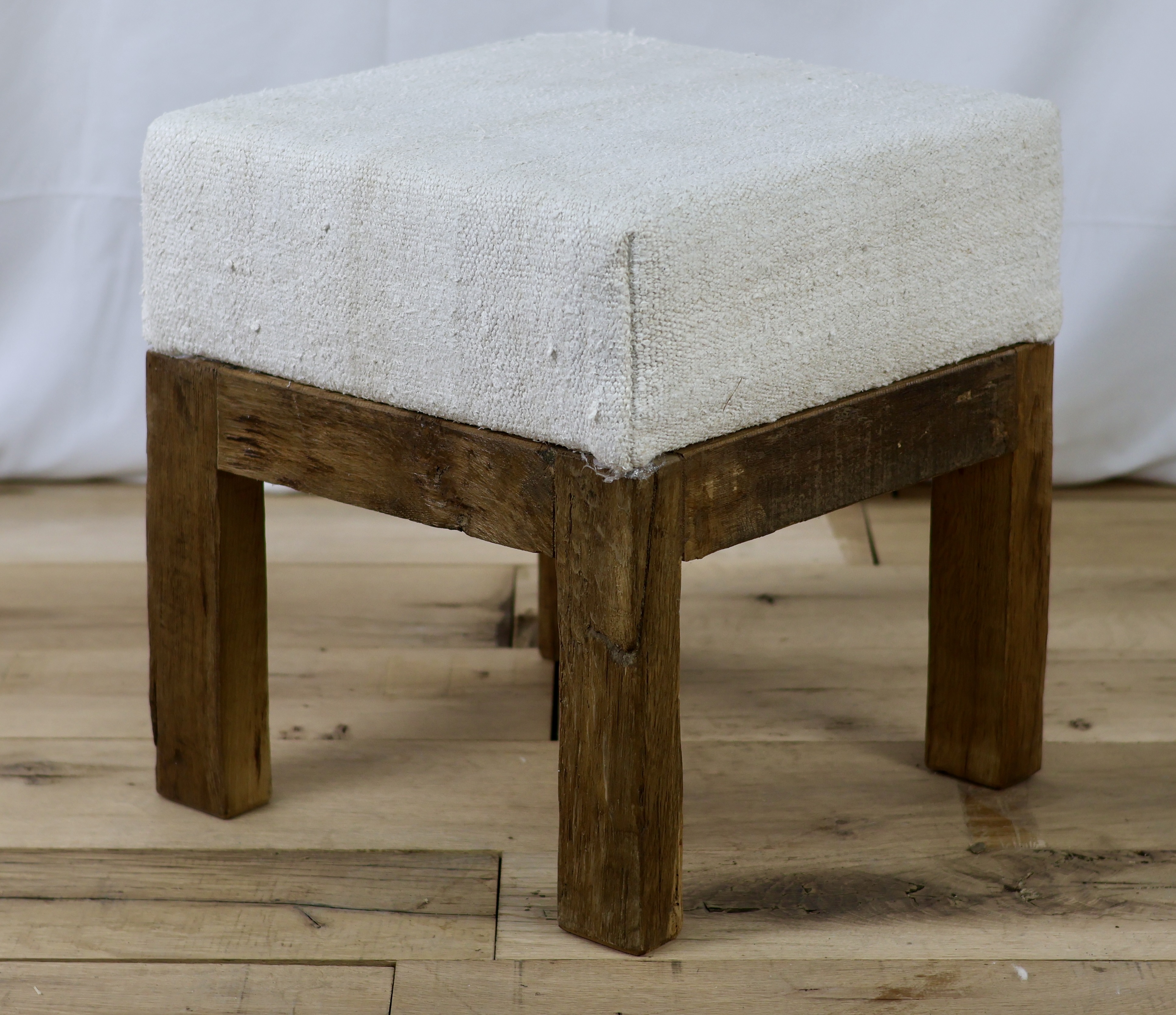 TU125016 HEMP STOOL