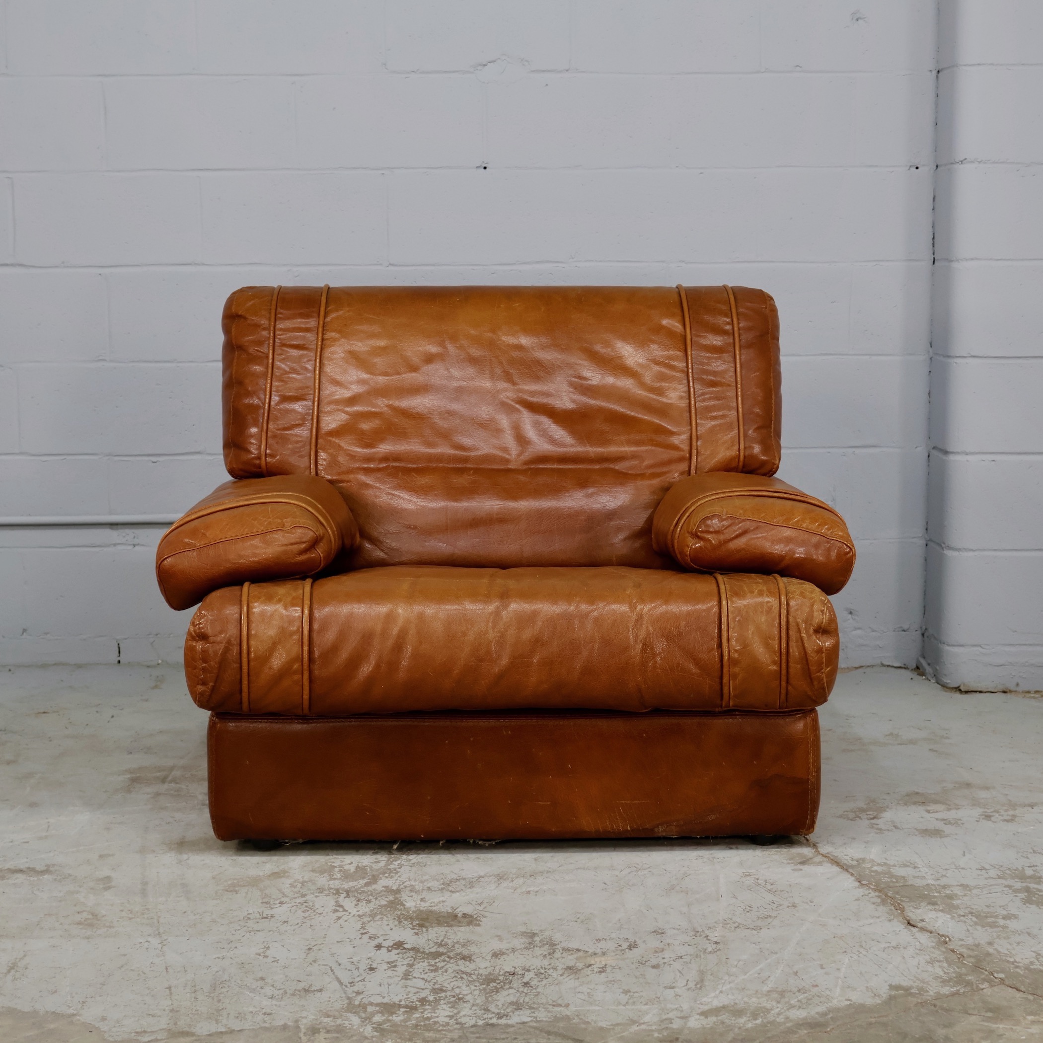 CHR502 COGNAC LARGE LEATHER LOUNGE CHAIR
