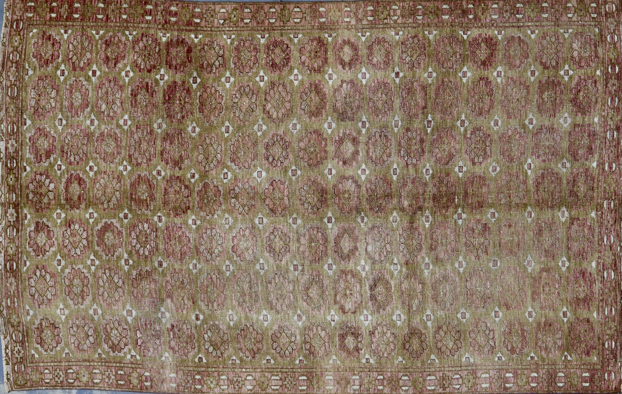 CR8307 VINTAGE 1940s TURKISH KARS RUG 5'6