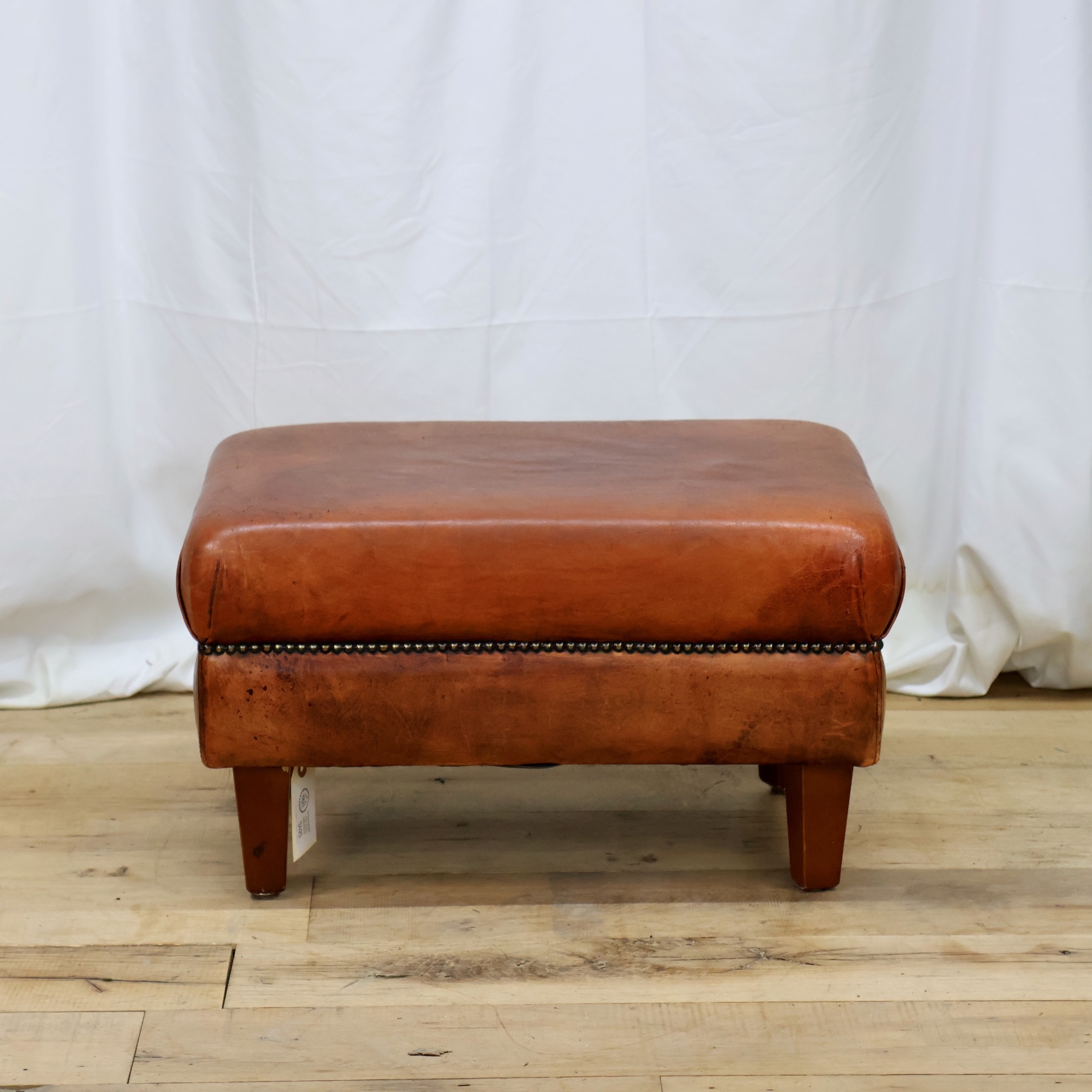 CHR551 SMALL LEATHER FOOTSTOOL