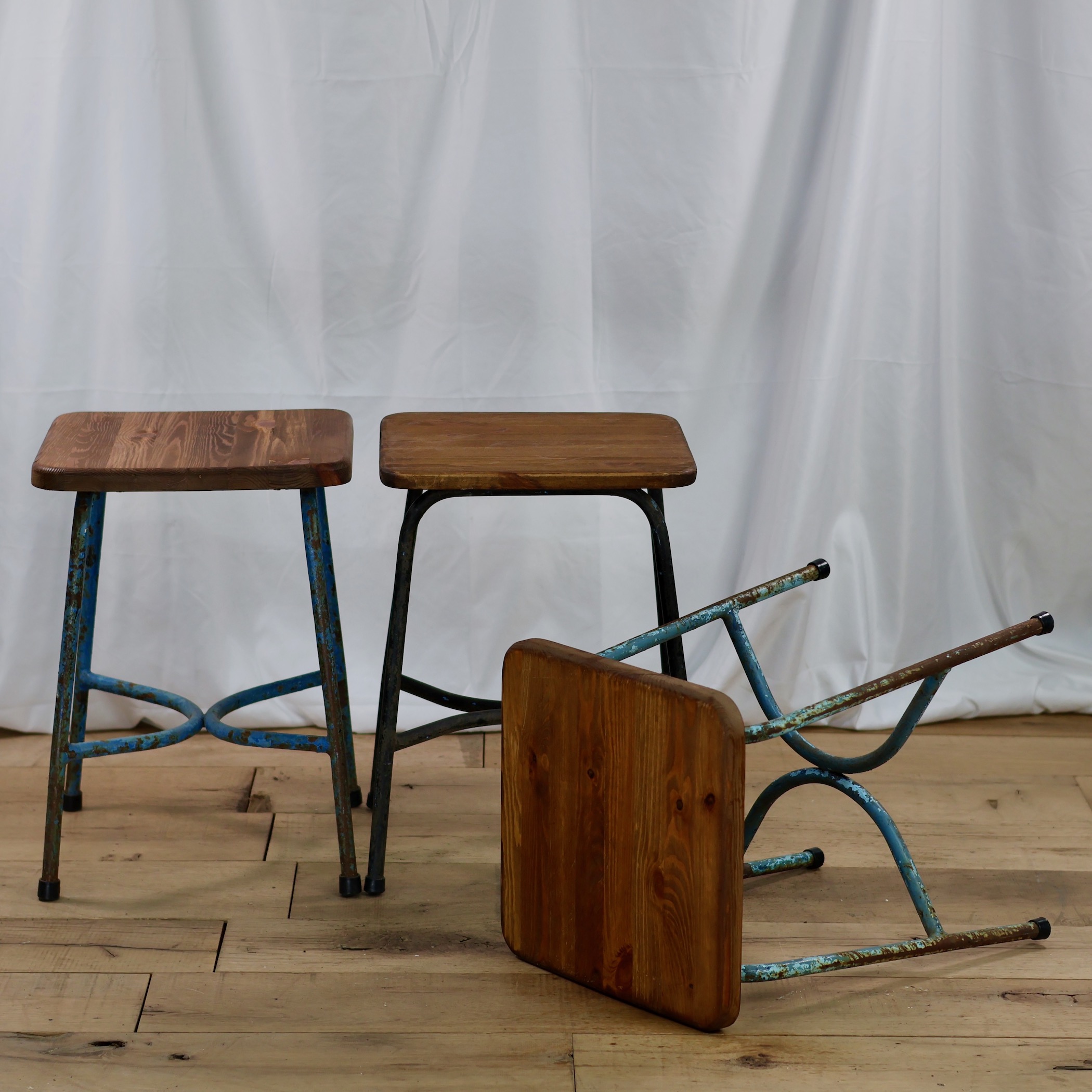 CHR490 METAL FRAME STOOL WITH WOOD TOP