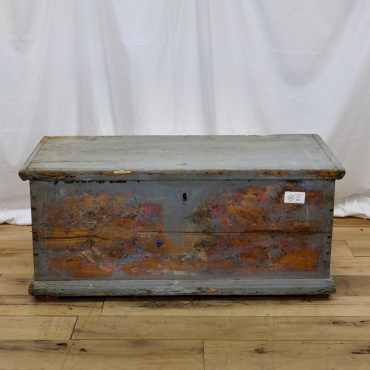 CB514 DISTRESSED WOODEN CHEST
