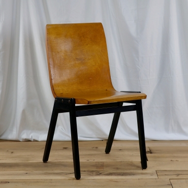 CHR142 MID-CENTURY DUTCH STACKING CHAIR