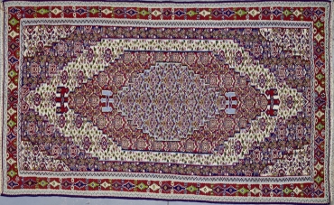KK1 VINTAGE 1980s PERSIAN SENNEH KILIM RUG 4'10