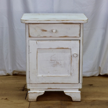 CB516 DISTRESSED WOODEN BEDSIDE CABINET