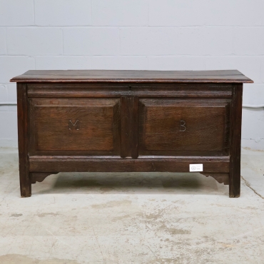 ST005 WOOD CHEST WITH 'MB' ENGRAVING