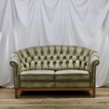 SOF532 CHESTERFIELD LOVESEAT