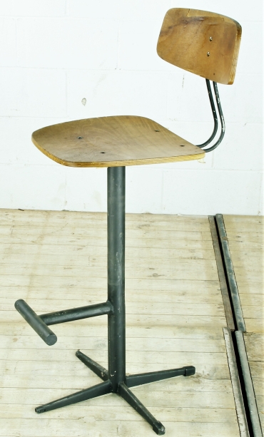 CHR152D BARSTOOL WITH FOOTREST