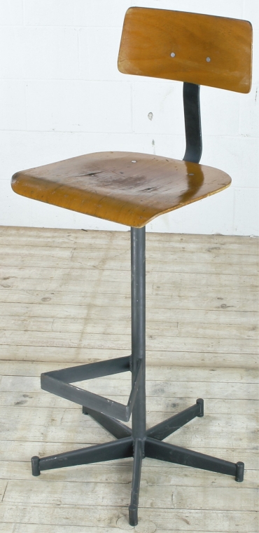 CHR152A BARSTOOL WITH FOOTREST
