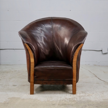 CHR334 ANTIQUE LEATHER CLUB CHAIR PAIR