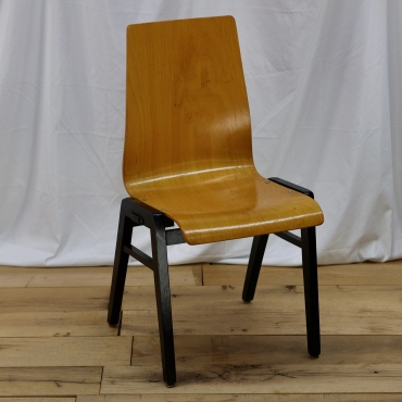 CHR163 MID-CENTURY GERMAN STACKING CHAIR